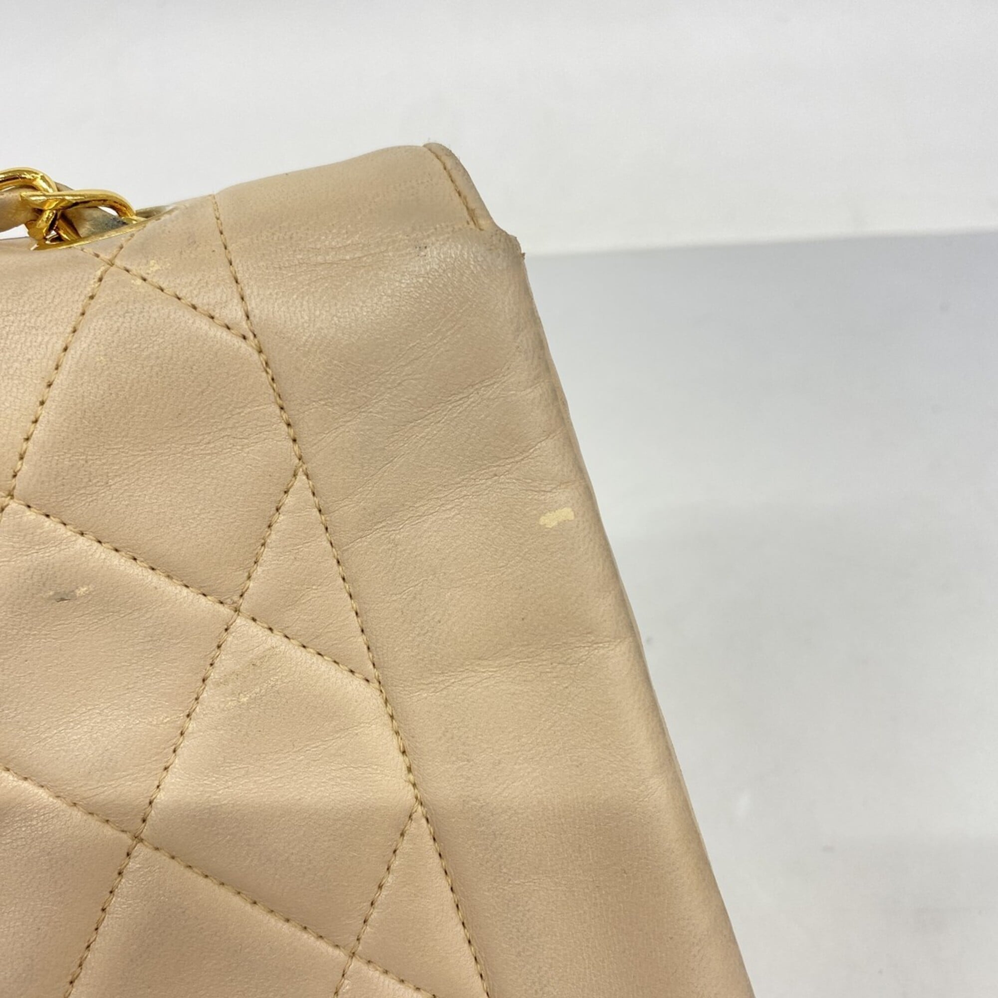 Chanel Beige Leather Shoulder Bag (Pre-Owned)