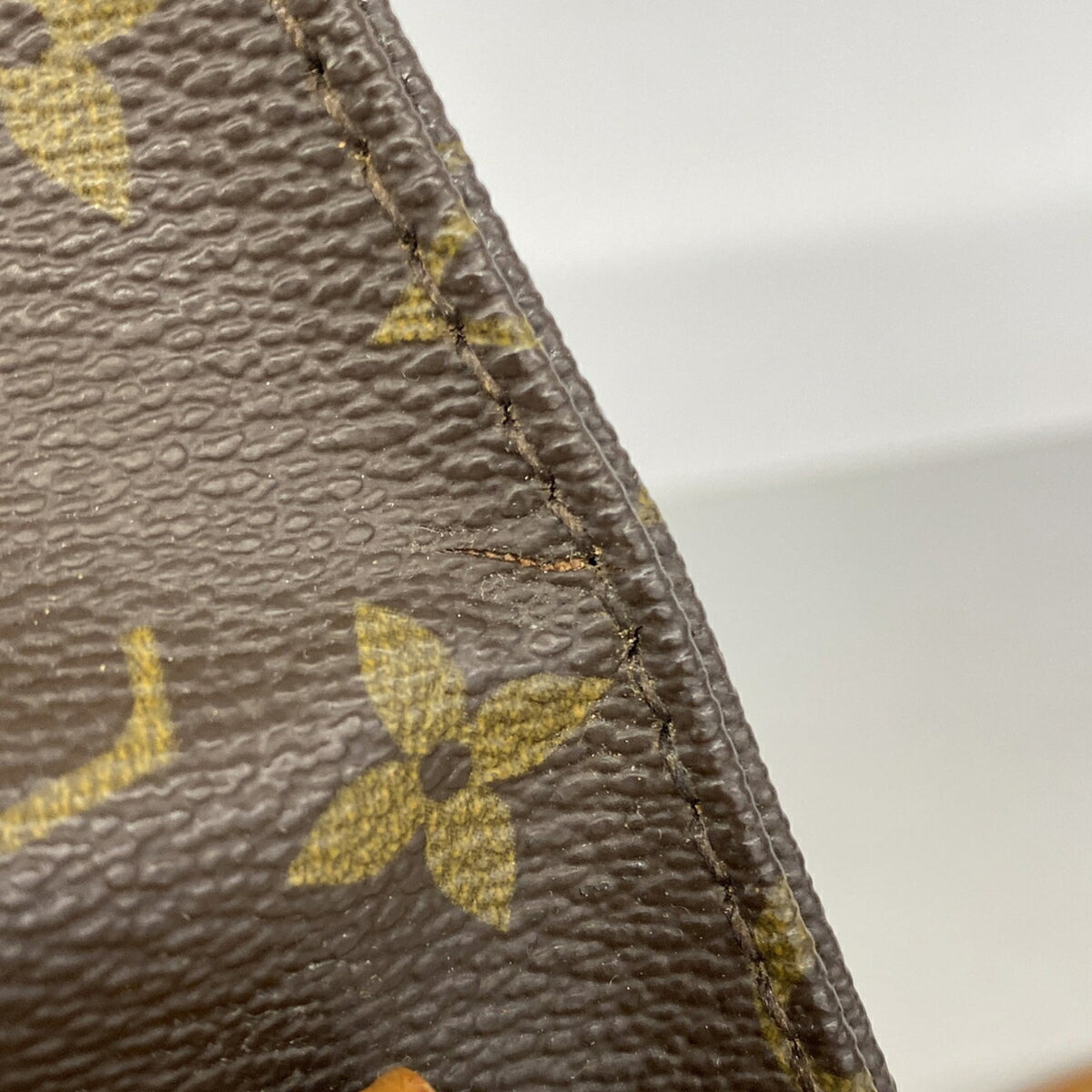 Louis Vuitton Brown Shoulder Bag (Pre-Owned)