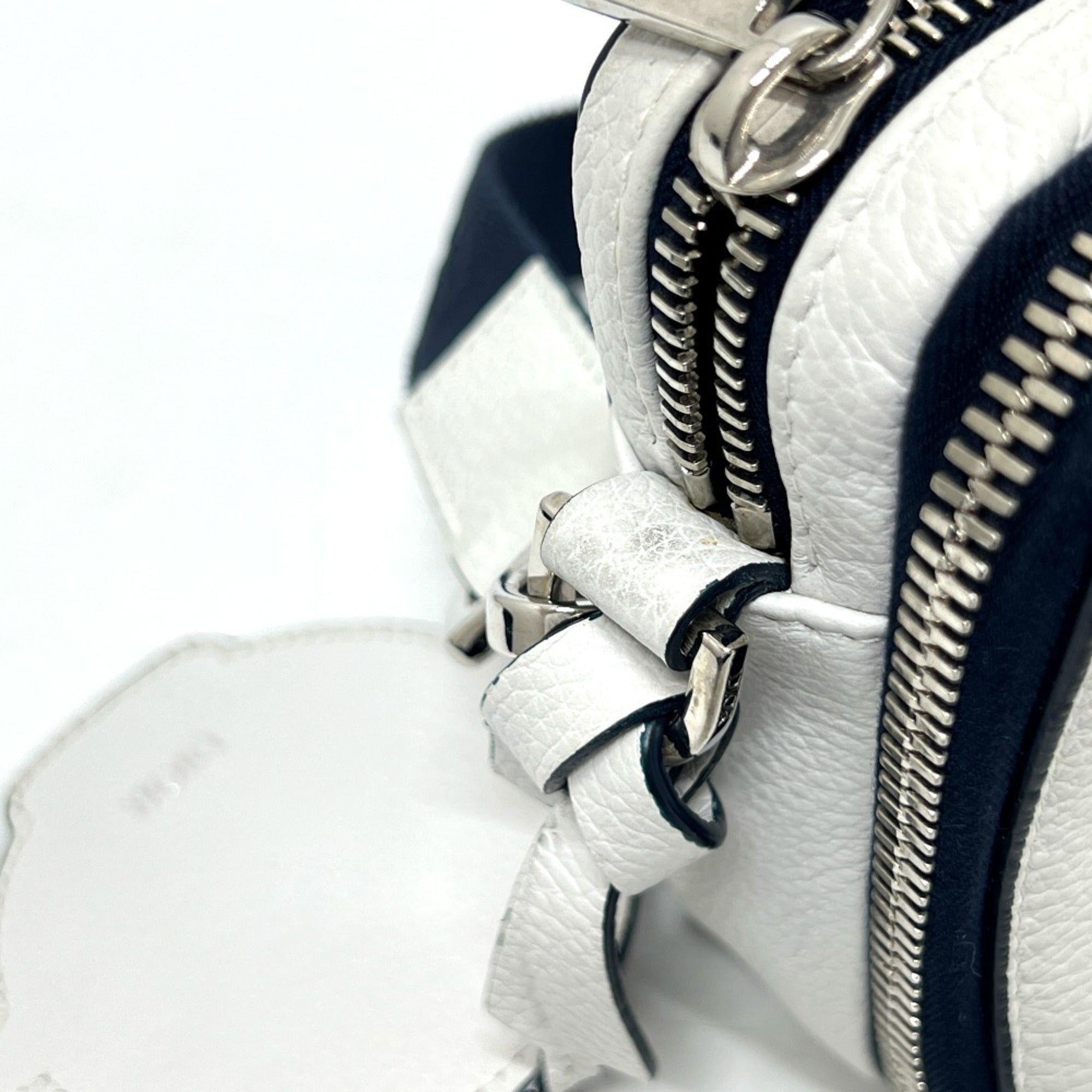 Christian Dior Navy White Leather Shoulder Bag (Pre-Owned)
