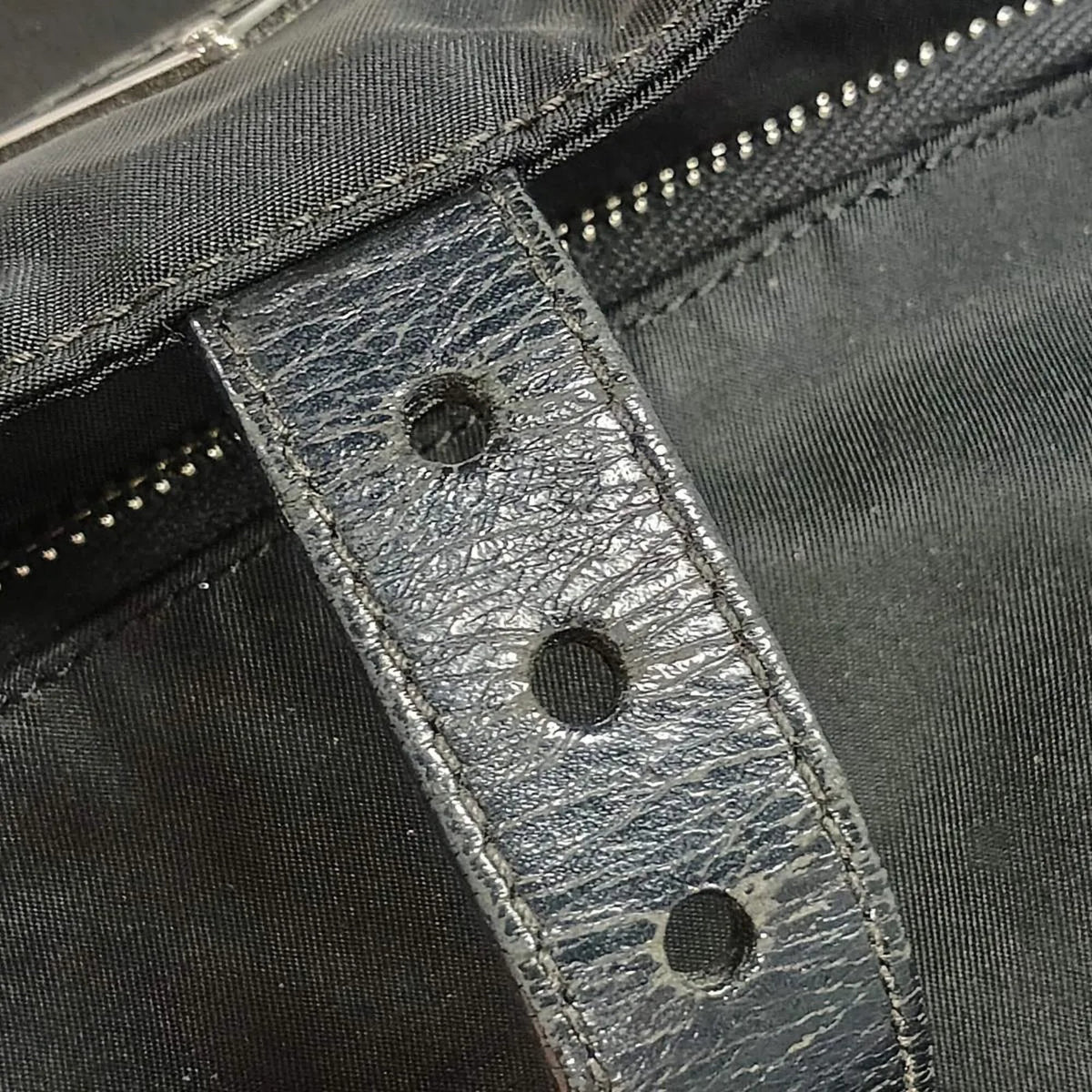 Prada Black Leather Nylon Messenger Bag Shoulder Bag (Pre-Owned)