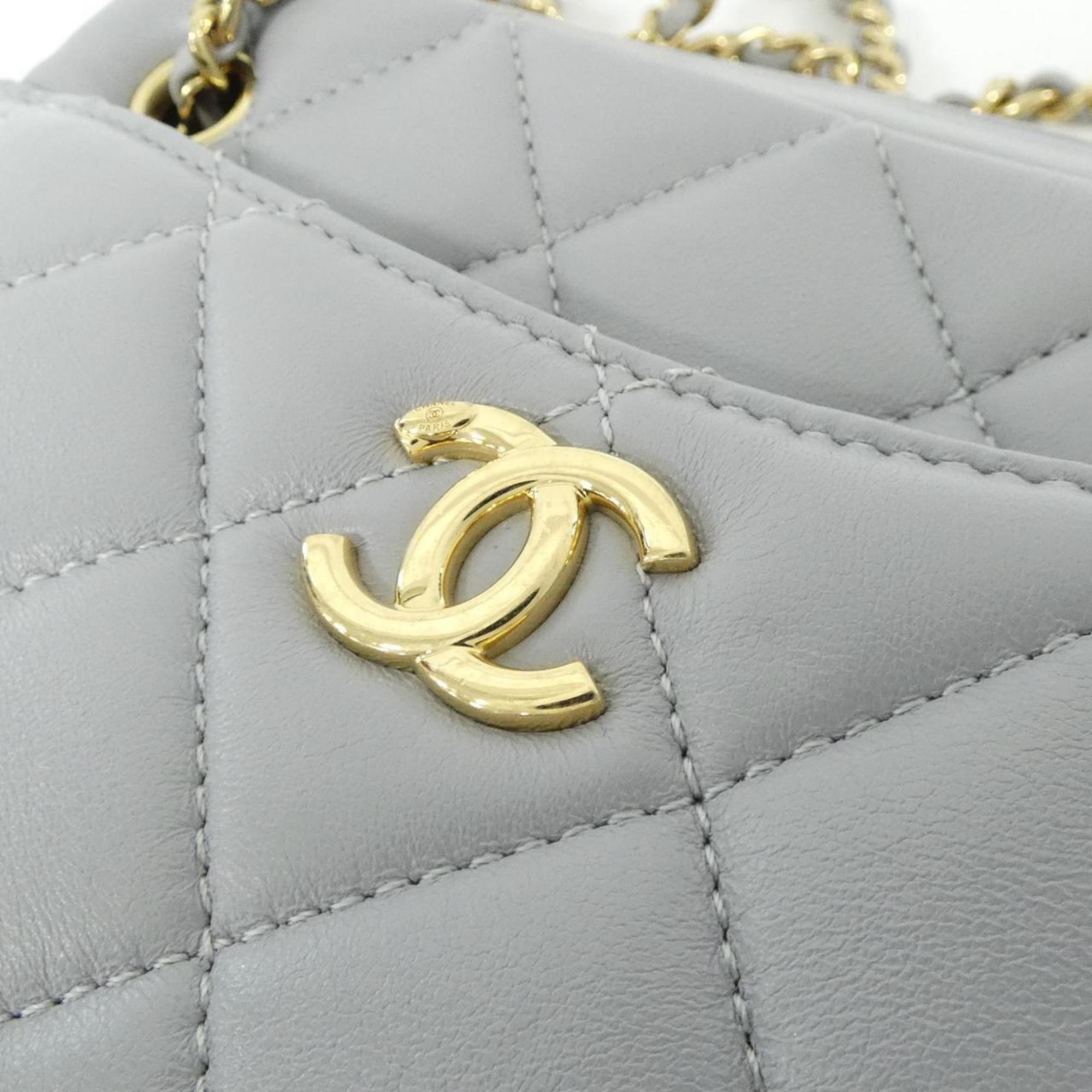 Chanel Gray Leather Shoulder Bag (Pre-Owned)