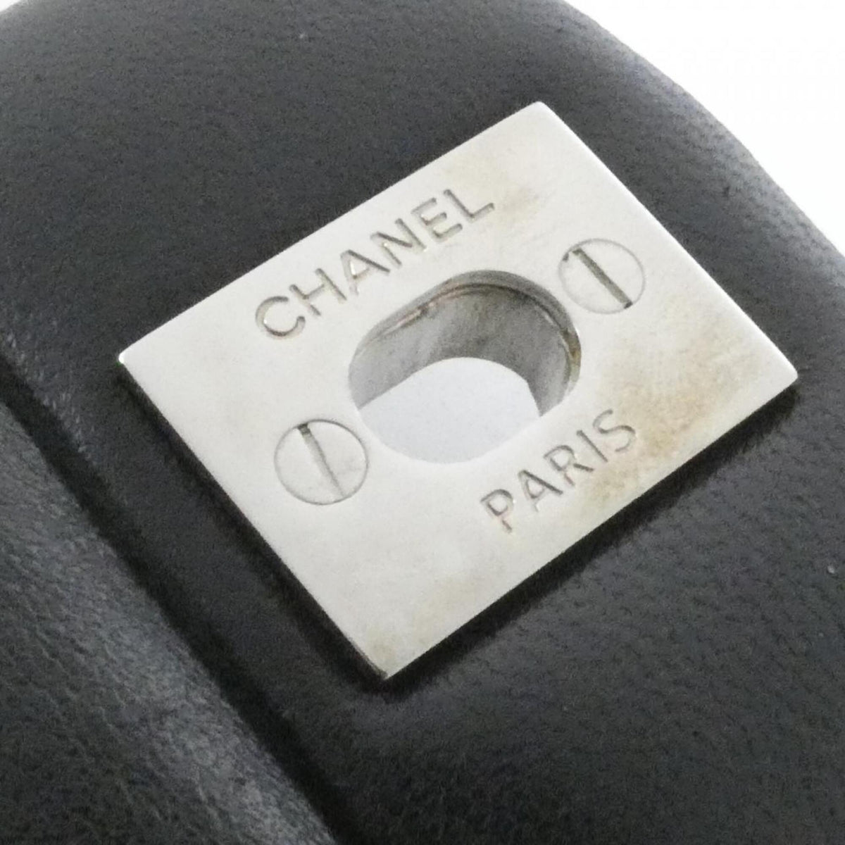 Chanel Black Leather Shoulder Bag (Pre-Owned)