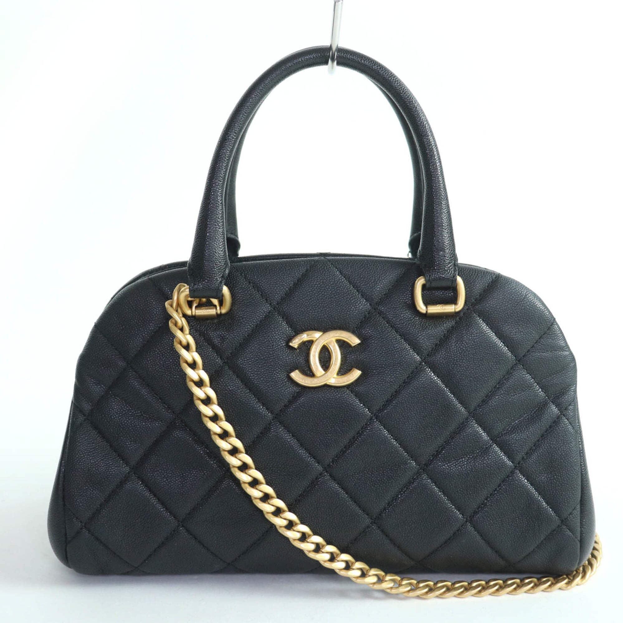 Chanel Matelasse Black Grained Calfskin Handbag (Pre-Owned)