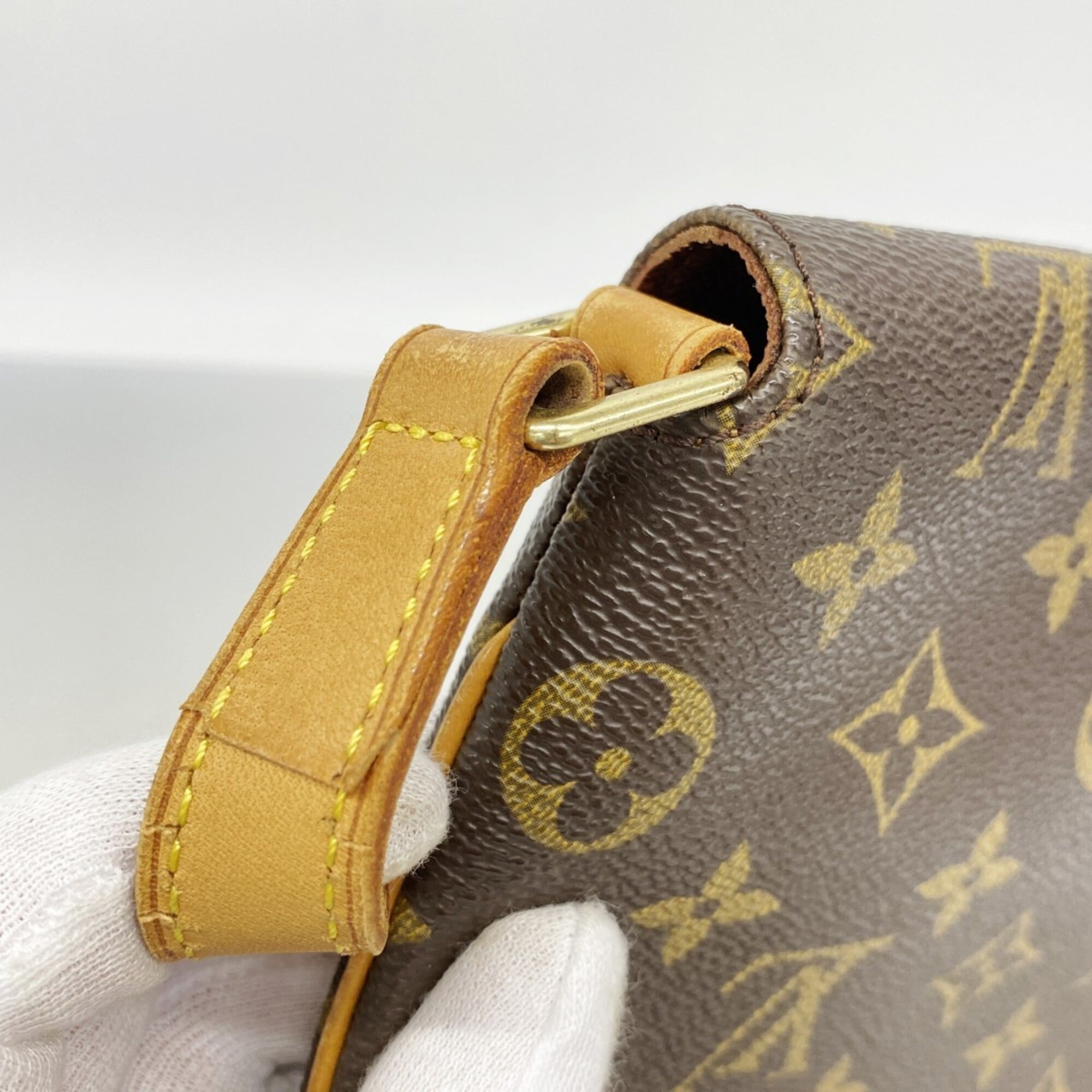 Louis Vuitton Brown Shoulder Bag (Pre-Owned)