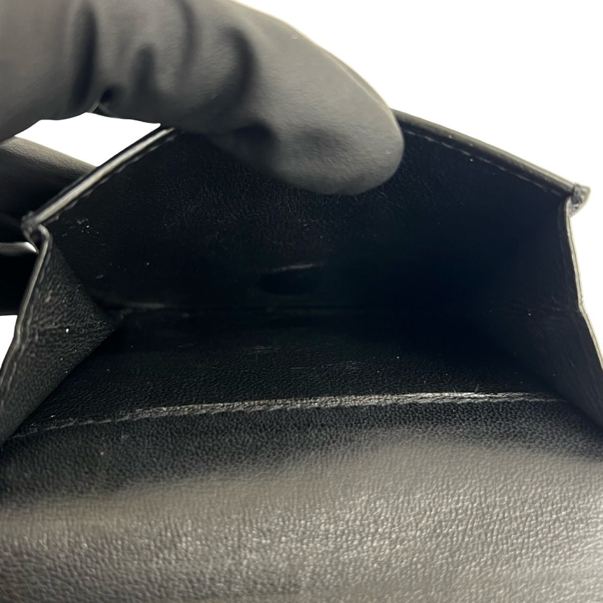 Saint Laurent Black Leather Wallet (Tri-Fold) (Pre-Owned)