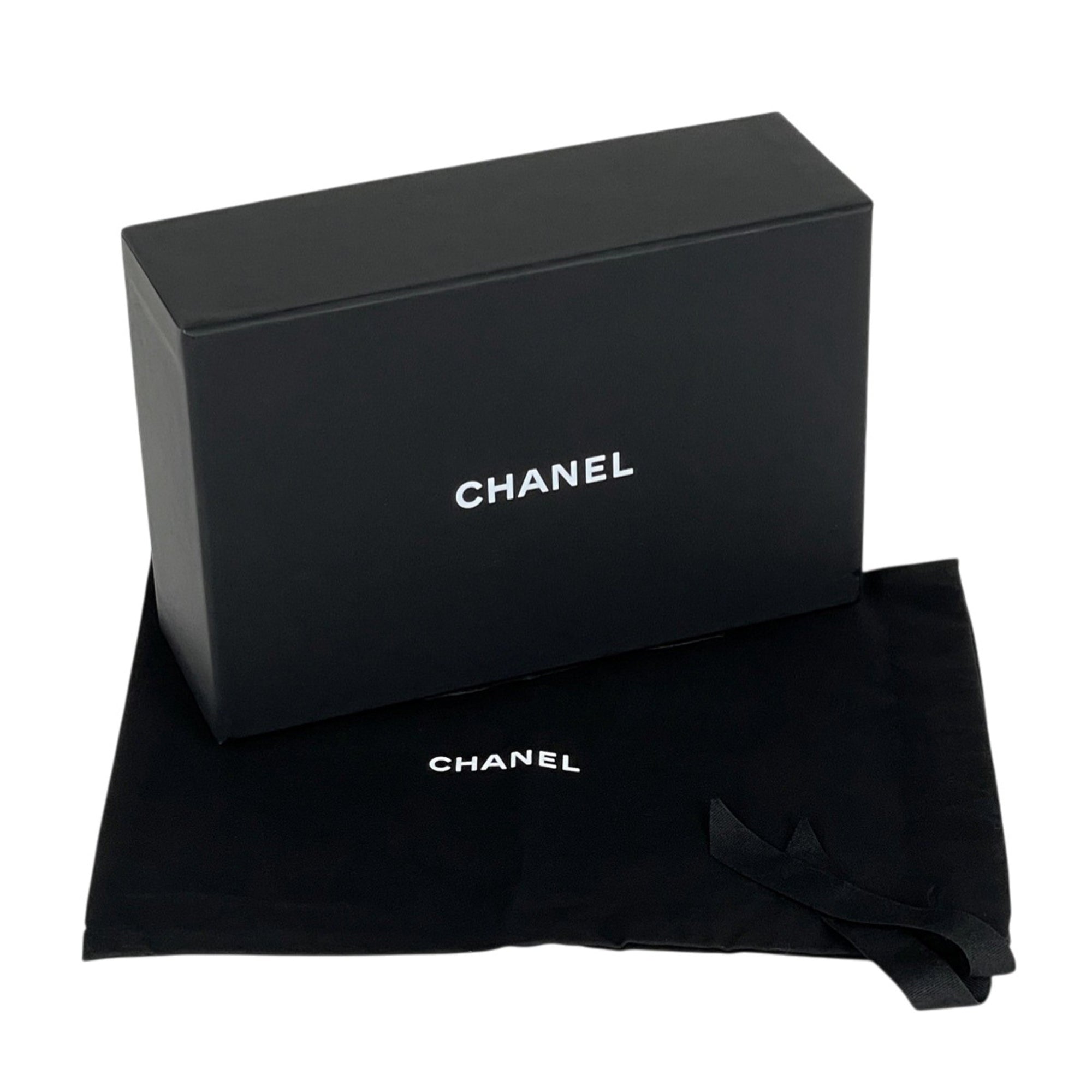 Chanel White Leather Handbag Shoulder Bag (Pre-Owned)