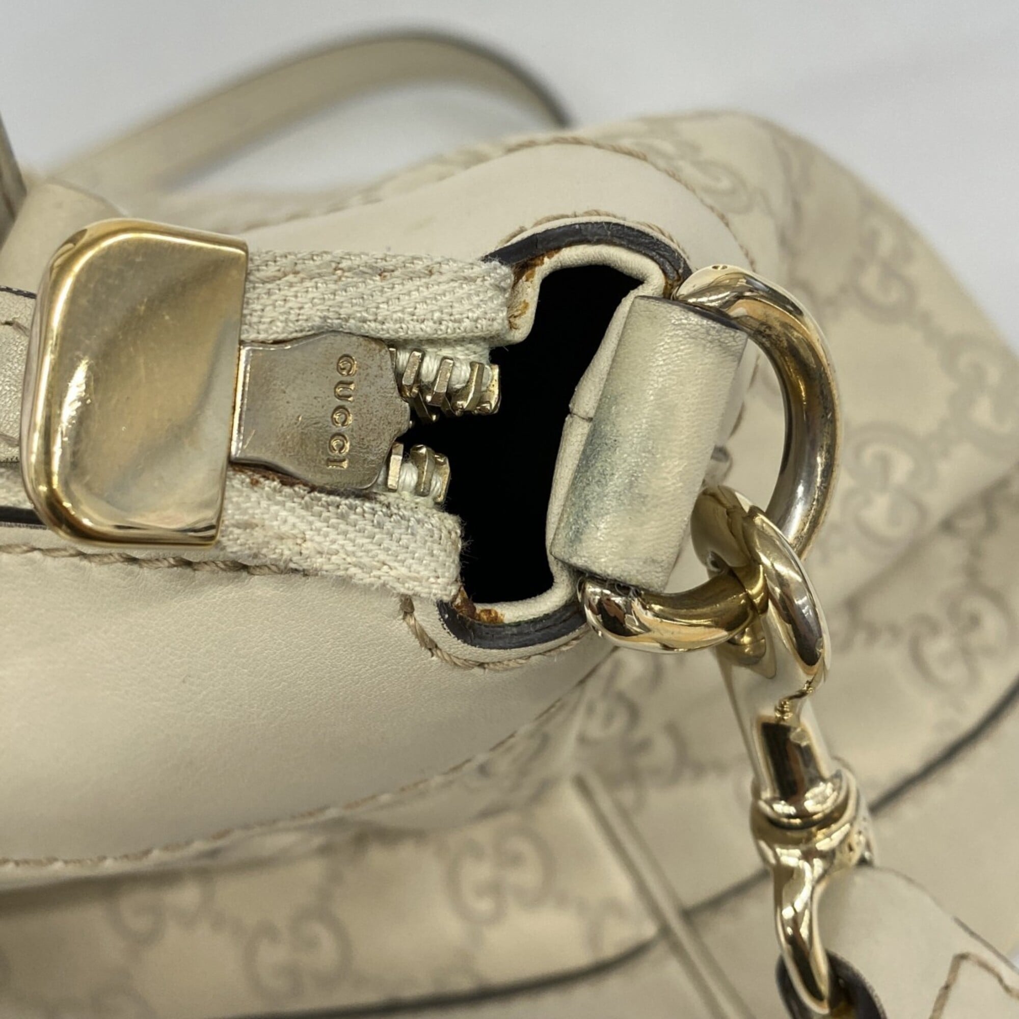 Gucci Ivory Leather Handbag (Pre-Owned)