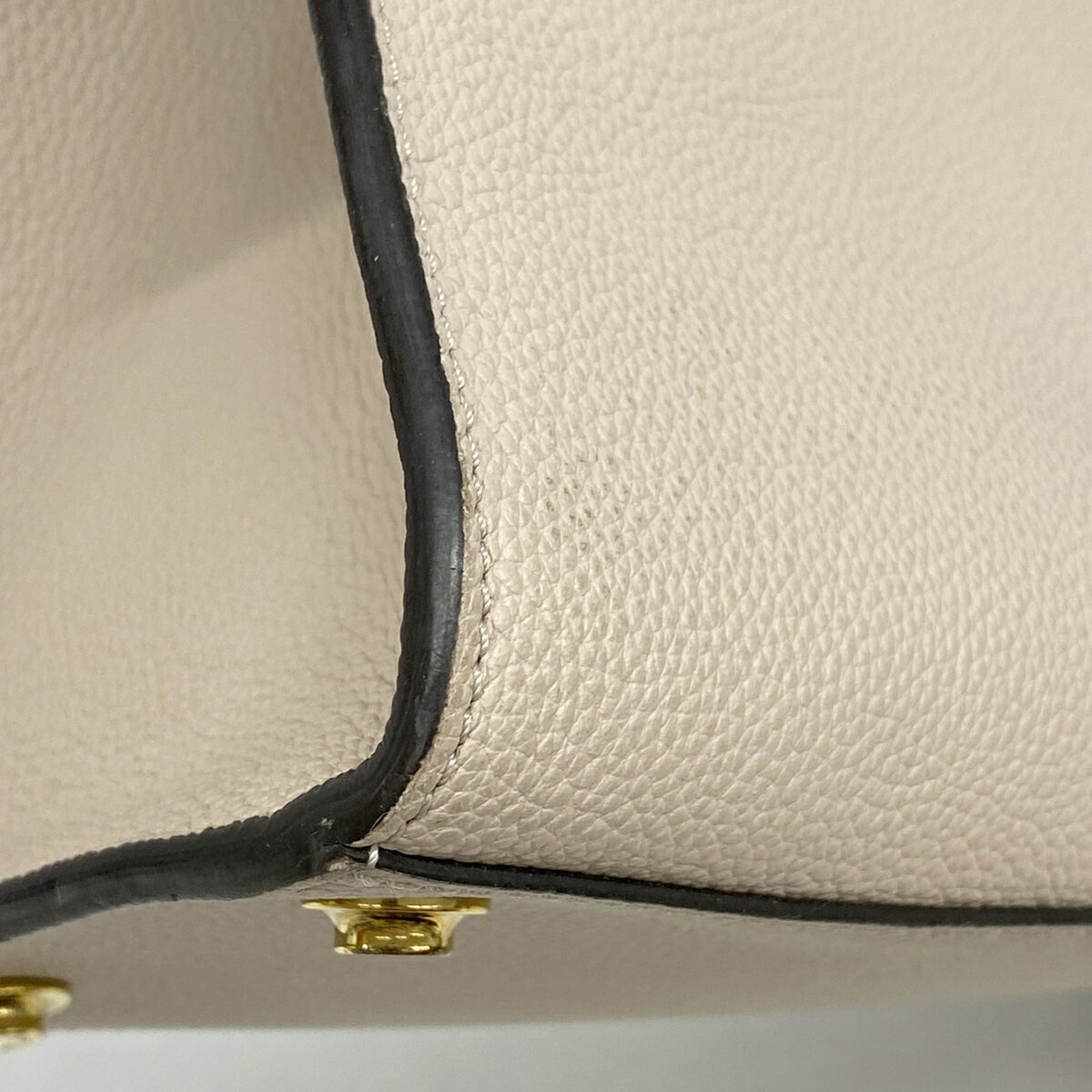 Louis Vuitton Beige Handbag (Pre-Owned)