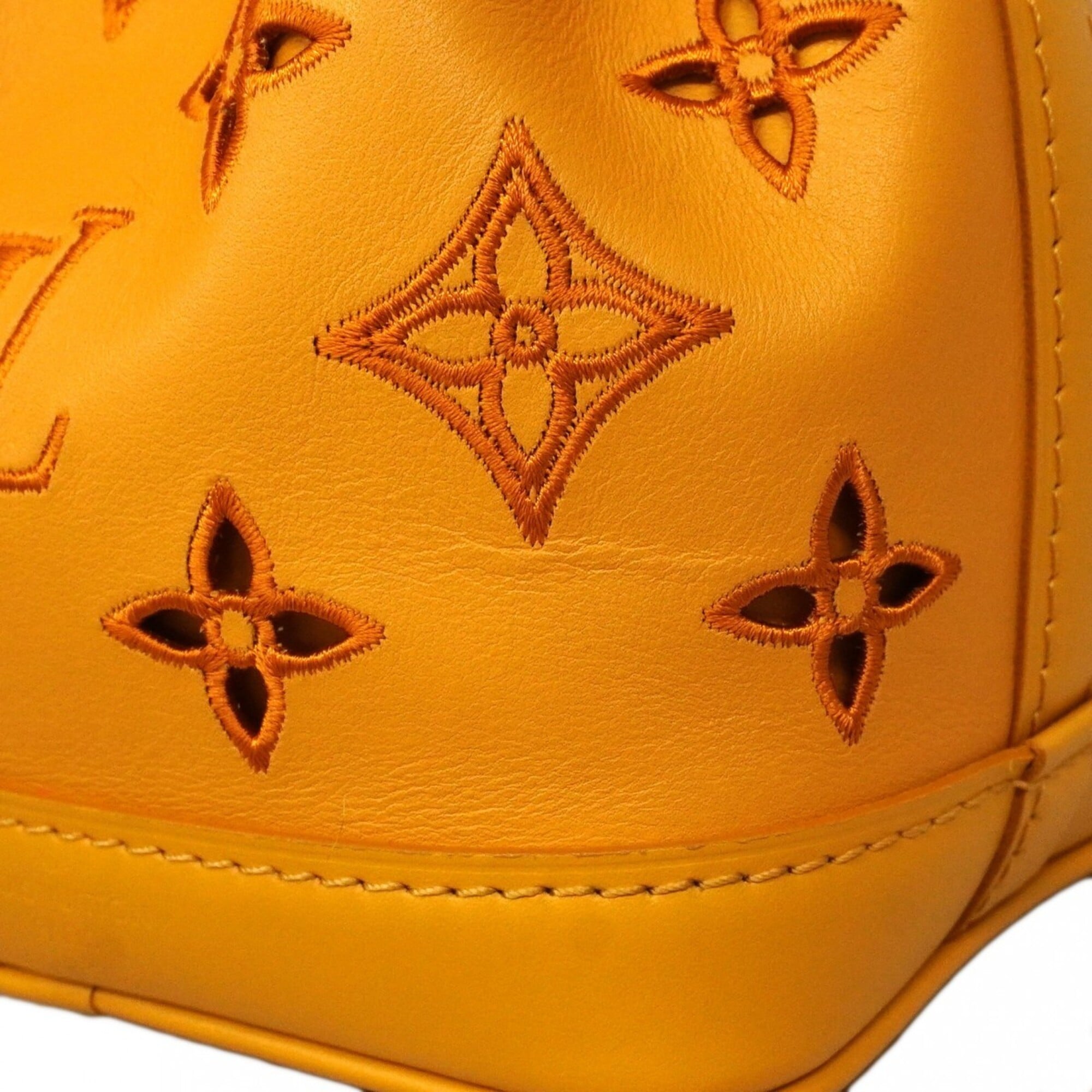 Louis Vuitton Saffron Handbag (Pre-Owned)