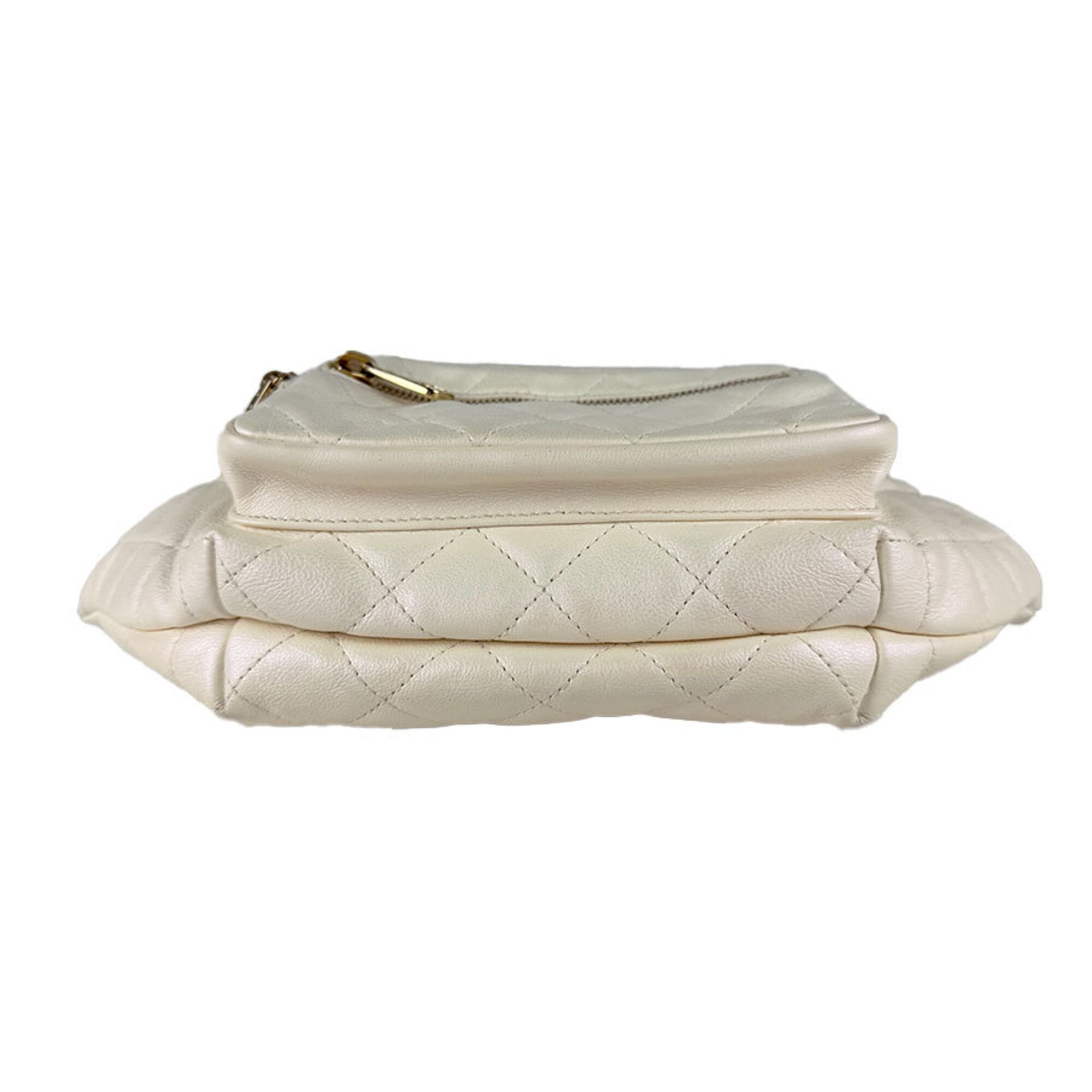 Chanel Ivory Leather Fanny Pack Shoulder Bag (Pre-Owned)