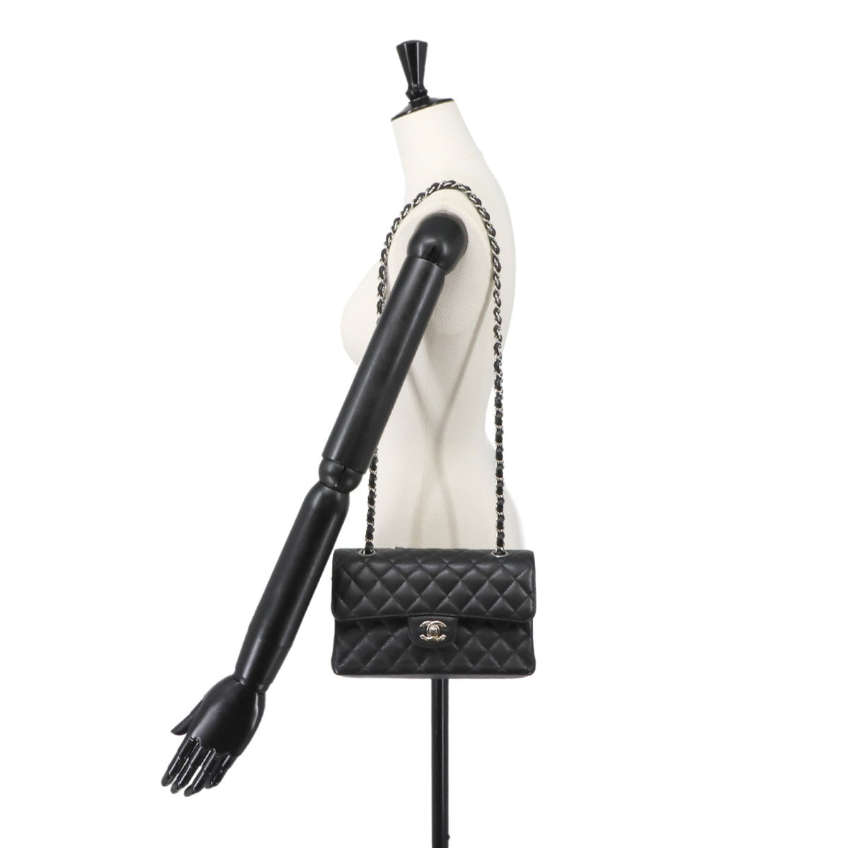 Chanel Black Grained Calfskin Handbag Shoulder Bag (Pre-Owned)