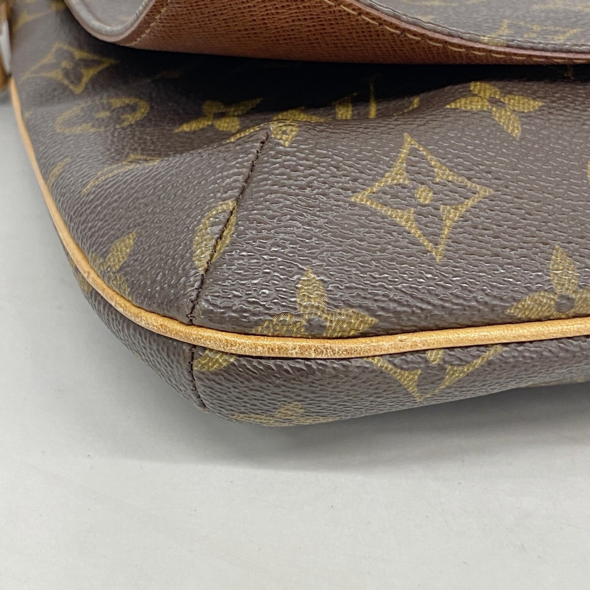 Louis Vuitton Brown Shoulder Bag (Pre-Owned)