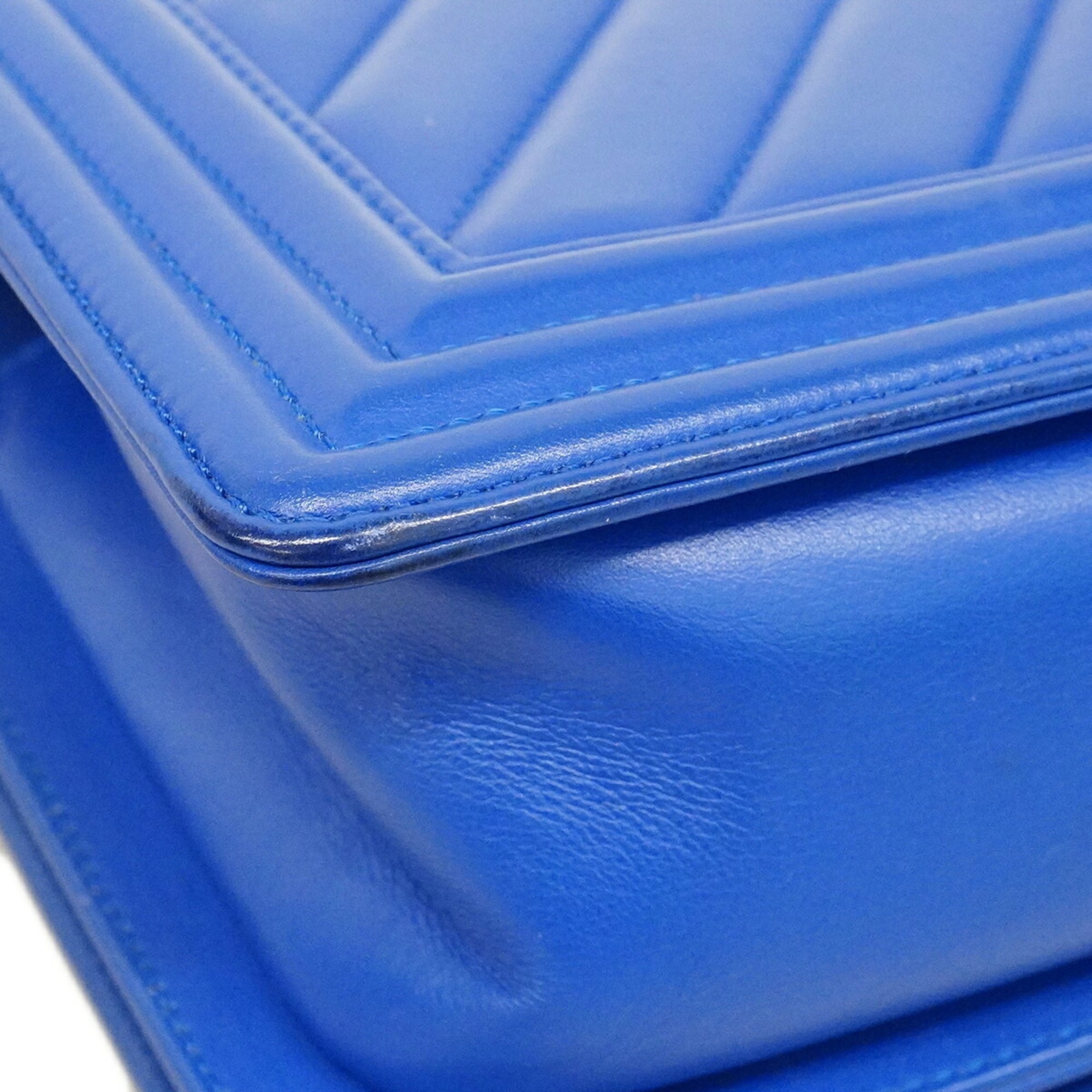 Chanel Blue Leather Shoulder Bag (Pre-Owned)