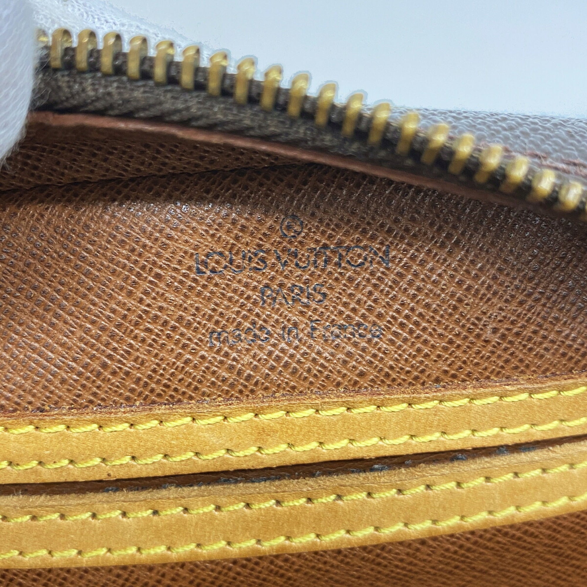 Louis Vuitton Brown Shoulder Bag (Pre-Owned)