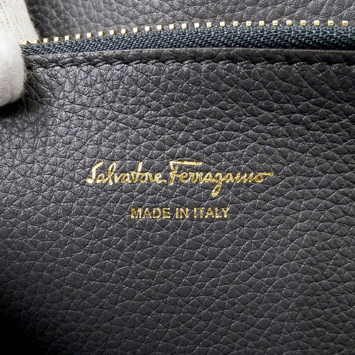 Salvatore Ferragamo Gray Leather Handbag Shoulder Bag (Pre-Owned)
