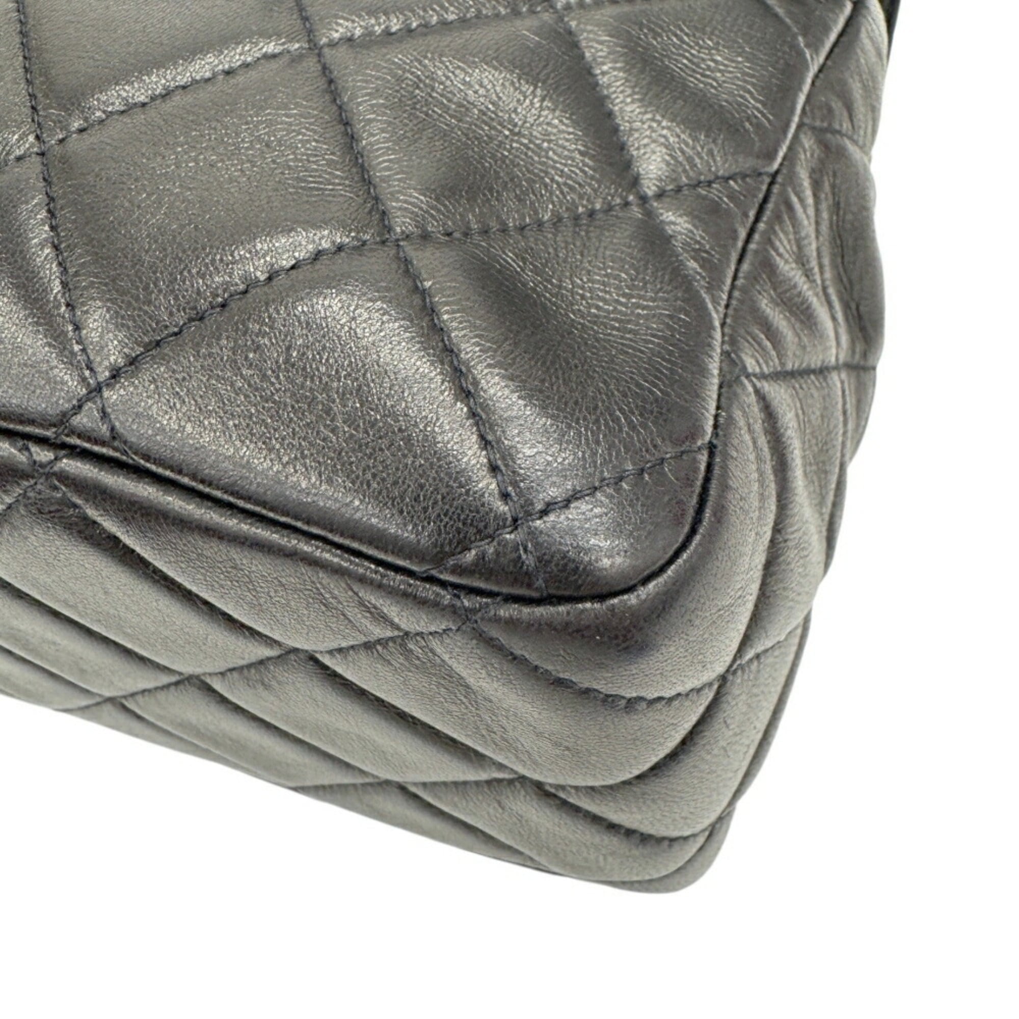 Chanel Black Leather Shoulder Bag (Pre-Owned)