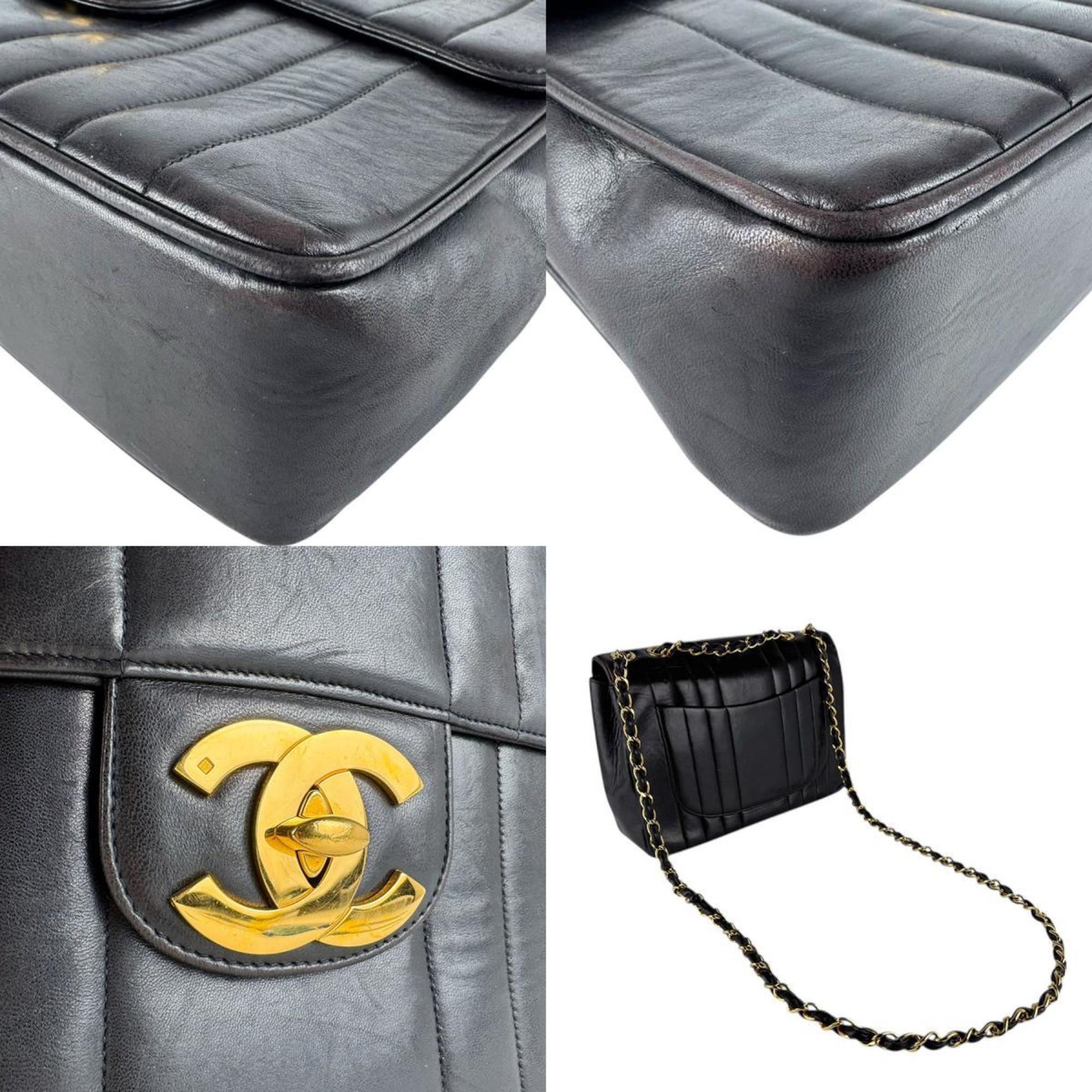 Chanel Black Leather Shoulder Bag (Pre-Owned)