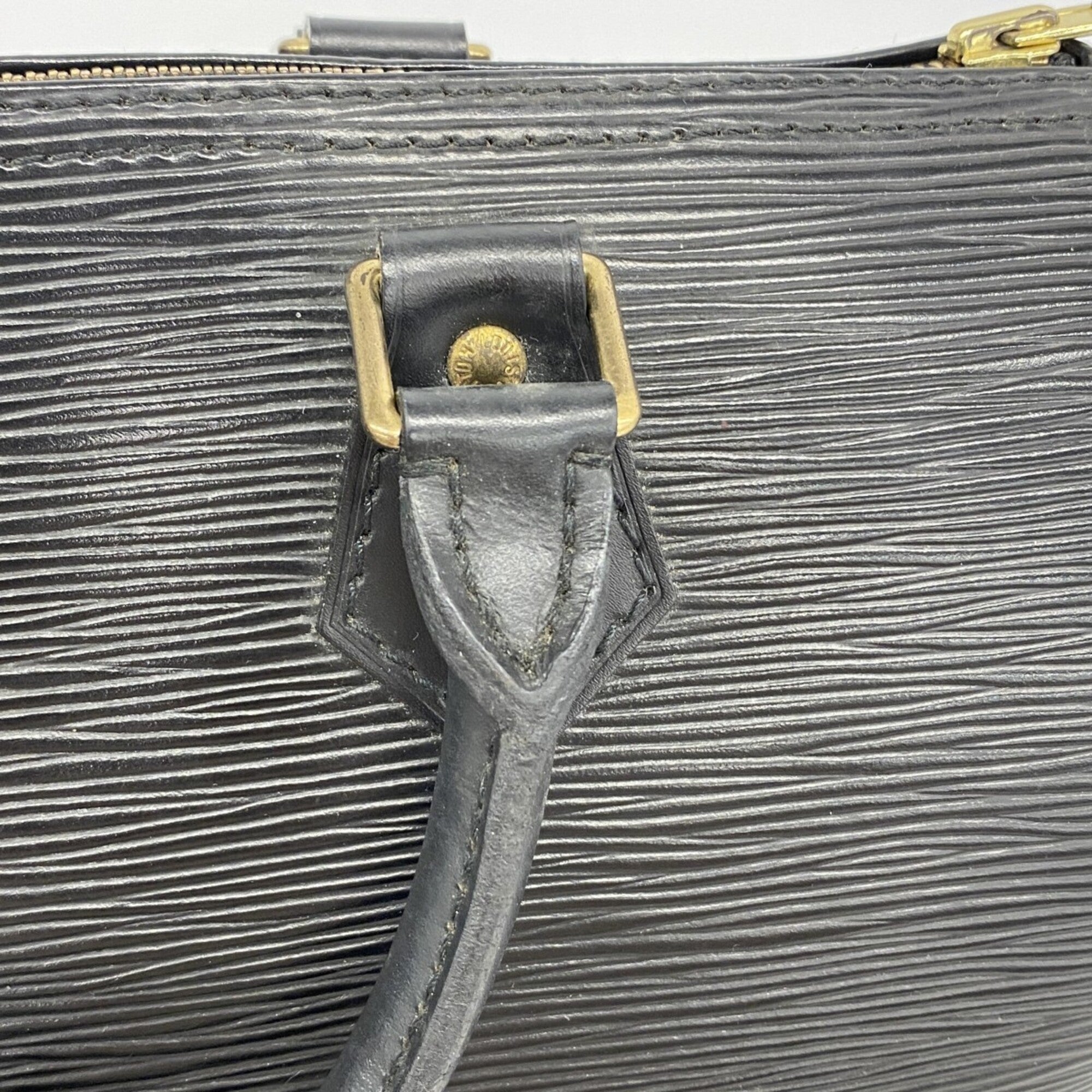 Louis Vuitton Noir Handbag (Pre-Owned)