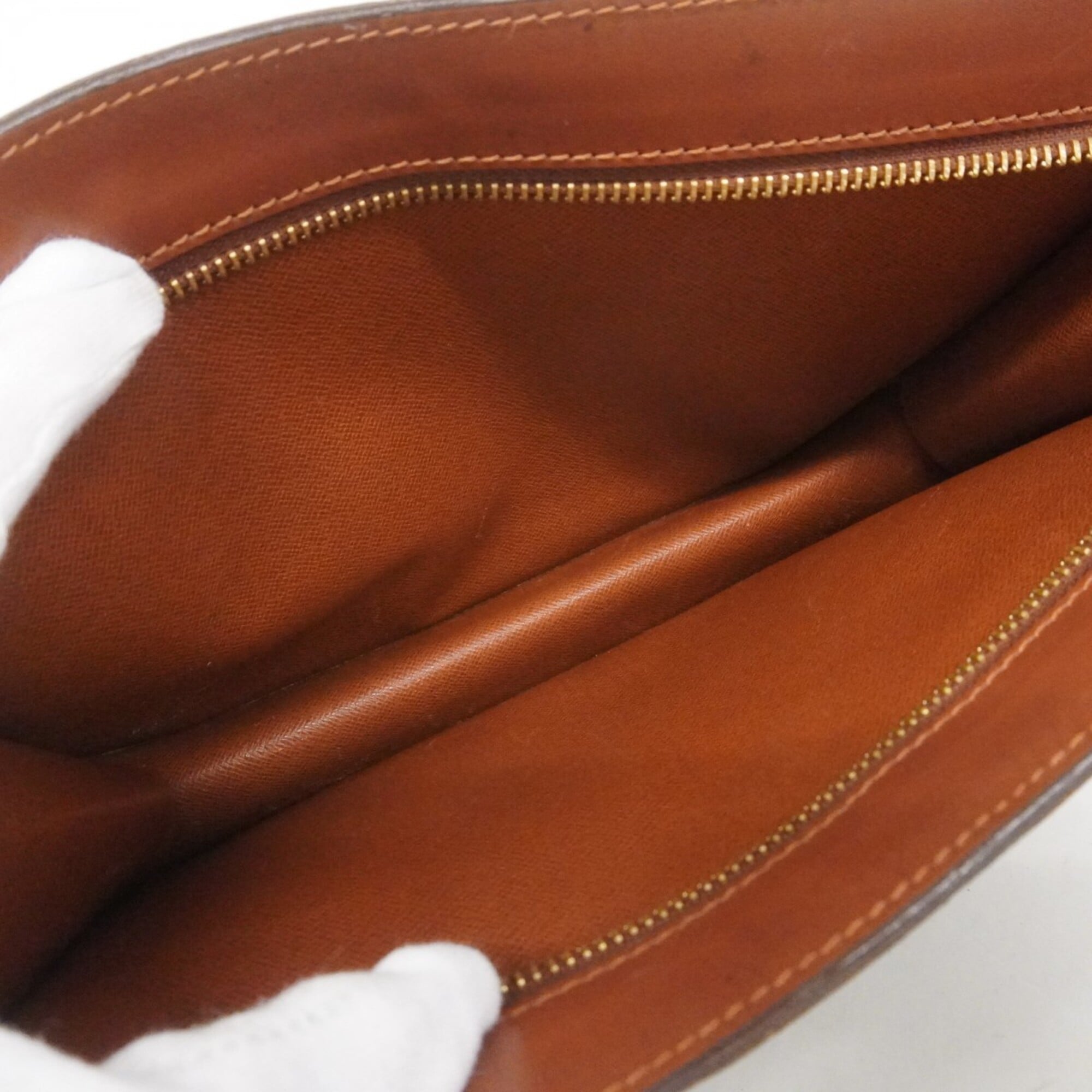 Louis Vuitton Brown Clutch Bag (Pre-Owned)