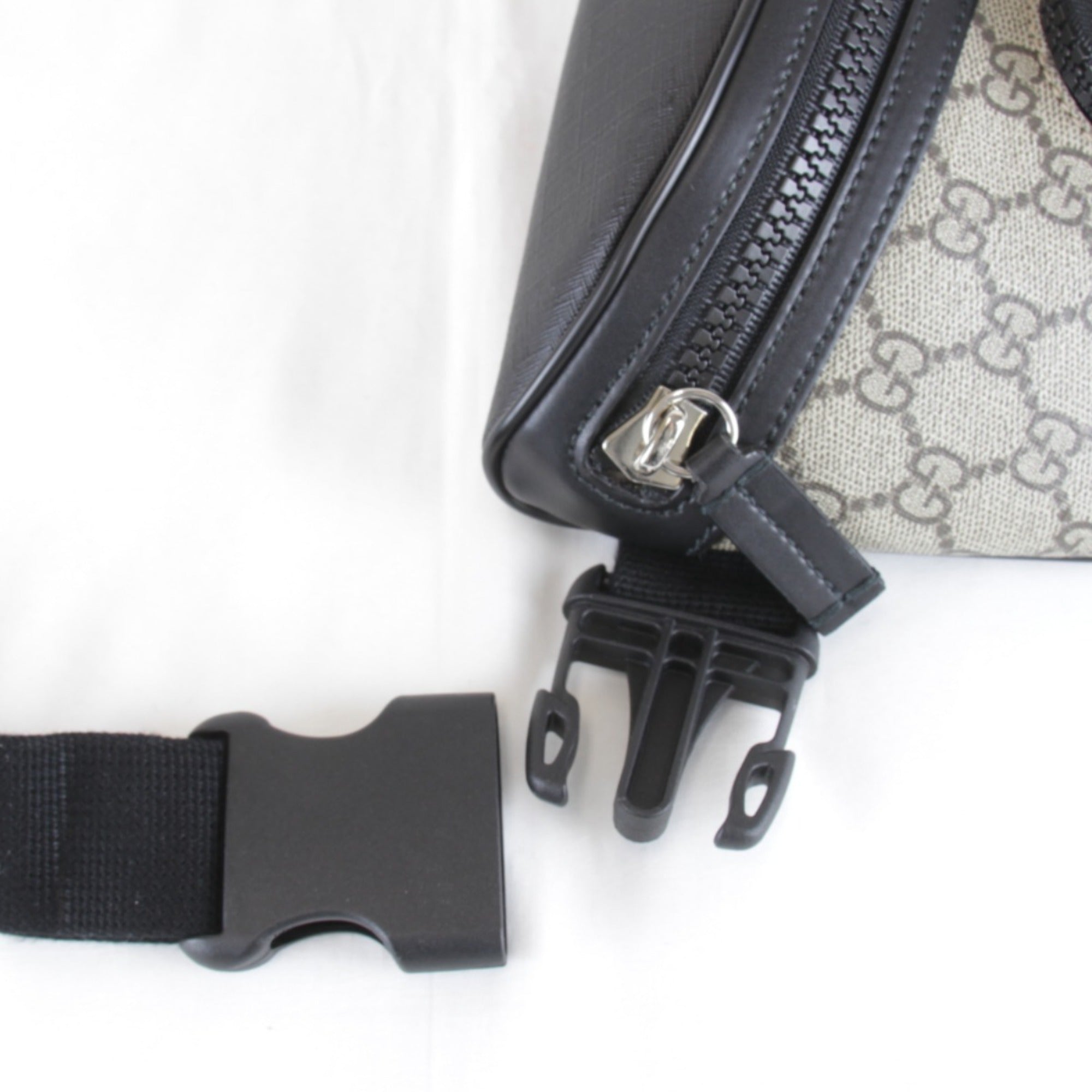 Gucci Gray Gg Supreme Canvas Sling Bag (Pre-Owned)