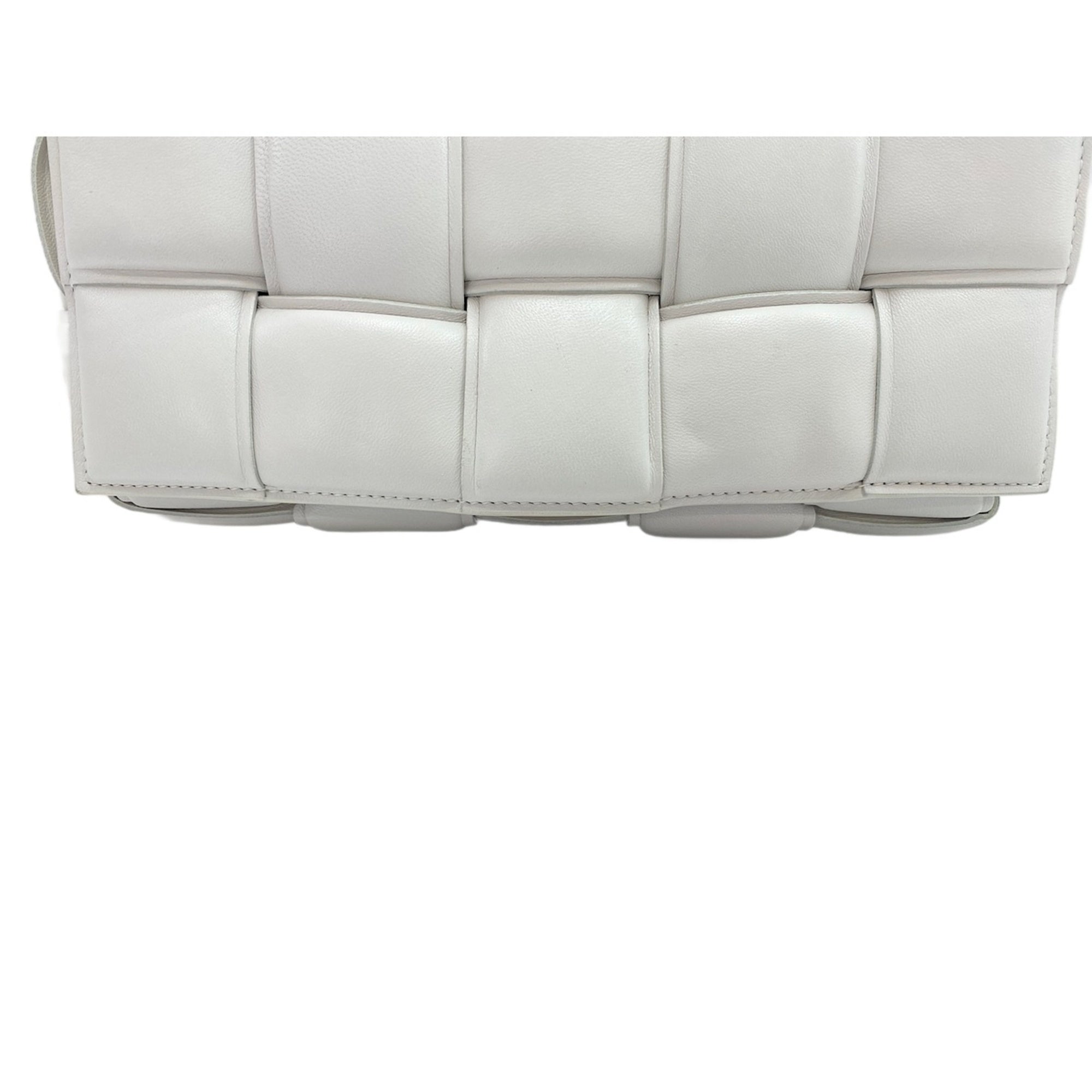 Bottega Veneta White Handbag (Pre-Owned)