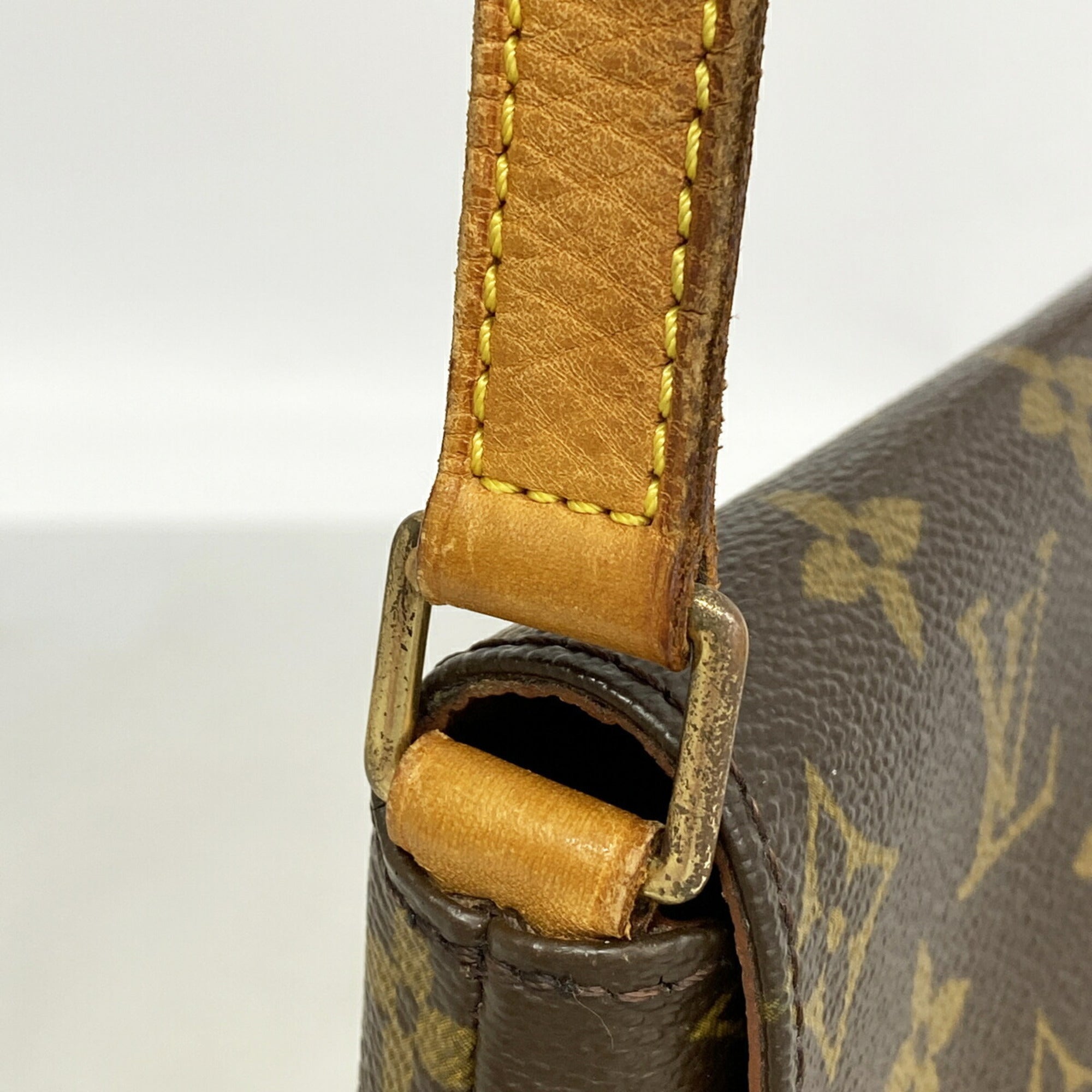 Louis Vuitton Brown Shoulder Bag (Pre-Owned)