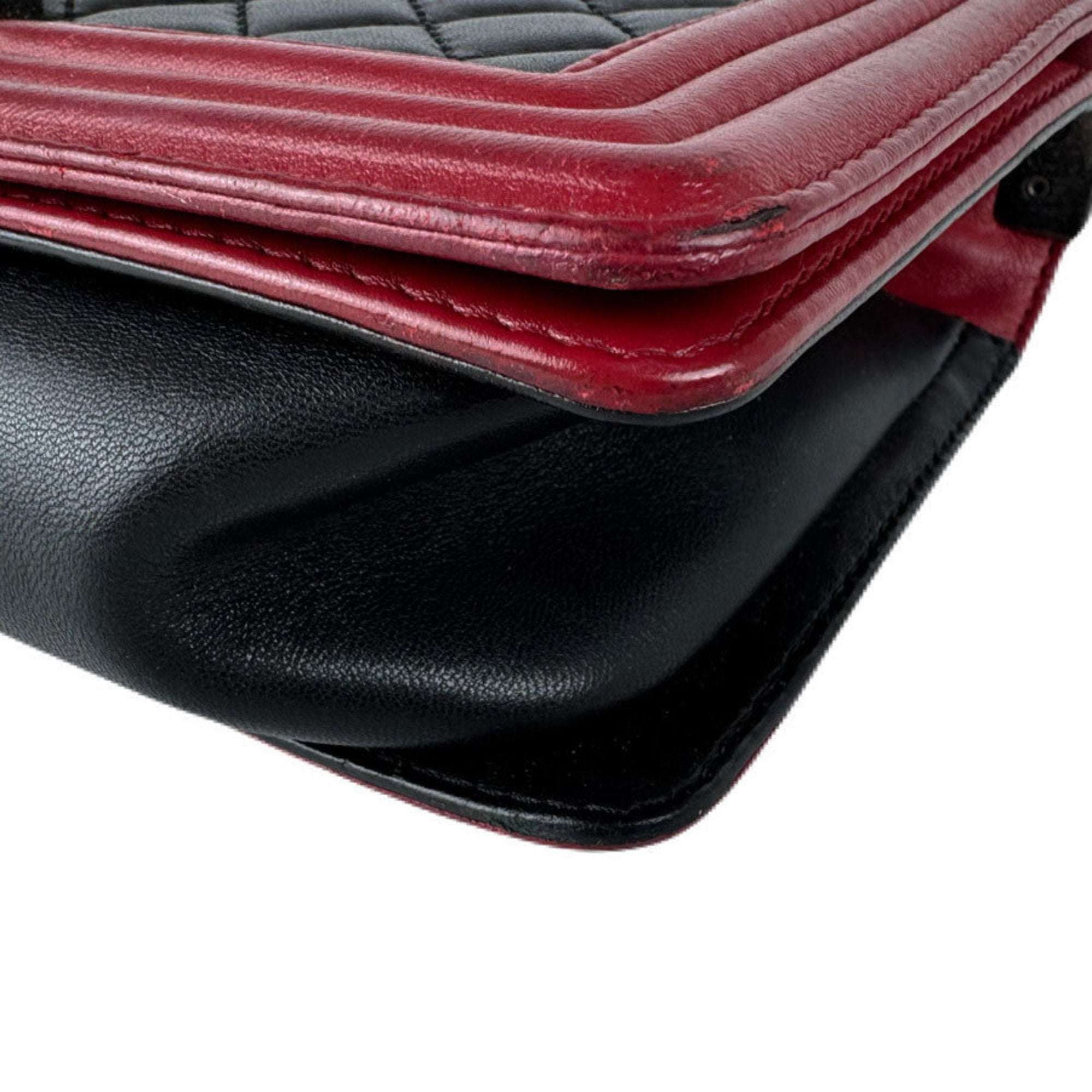 Chanel Black Red Color Leather Shoulder Bag (Pre-Owned)