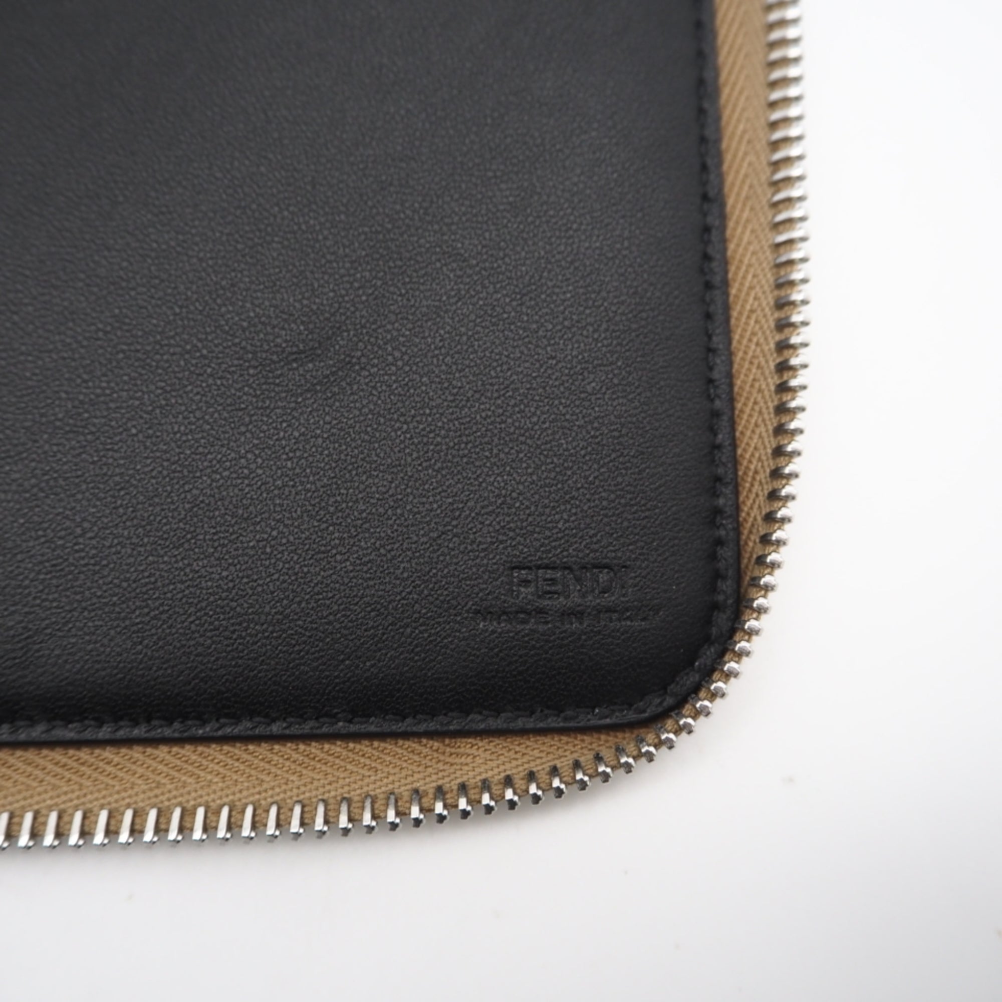 Fendi Beige Leather Clutch Bag (Pre-Owned)