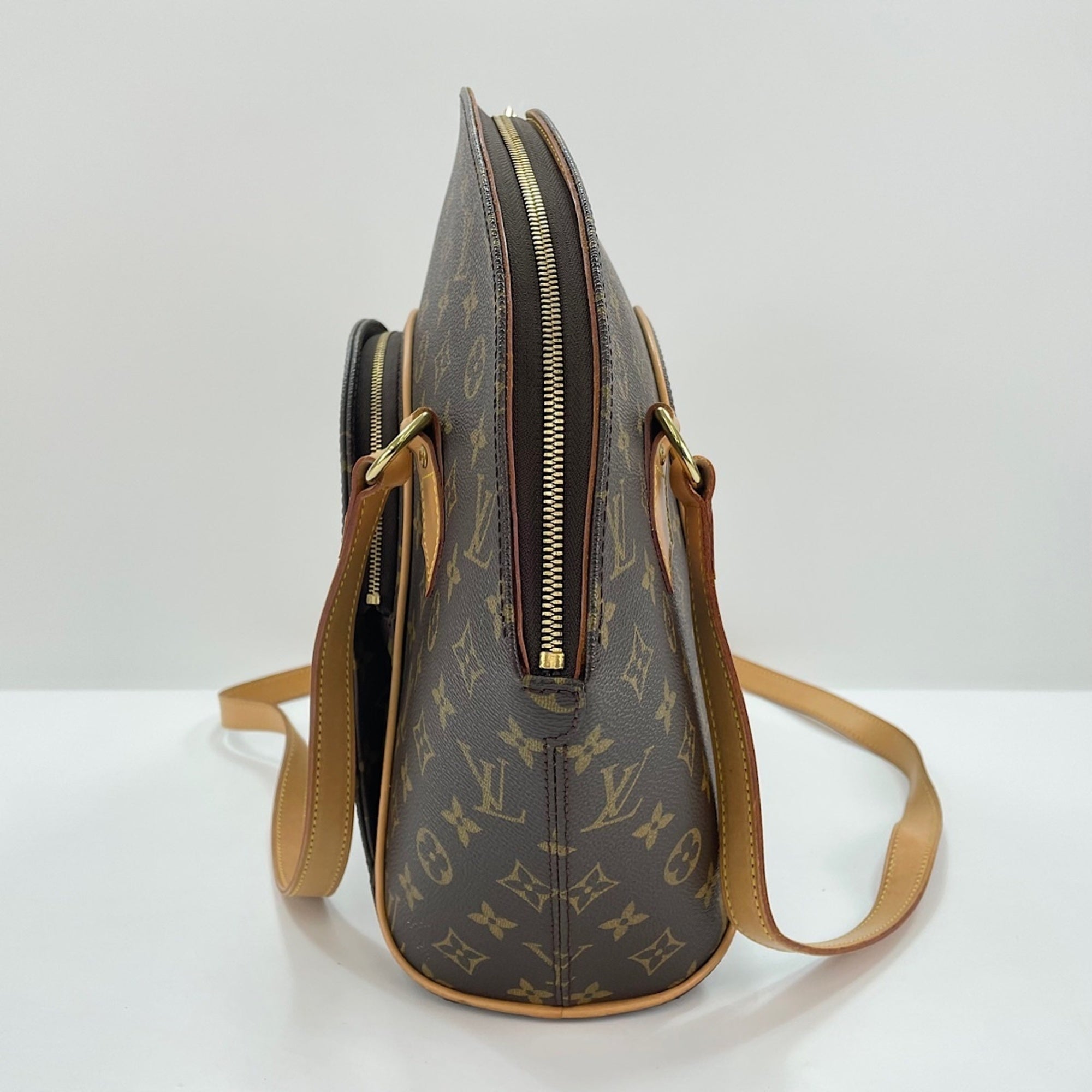 Louis Vuitton Brown Shoulder Bag (Pre-Owned)