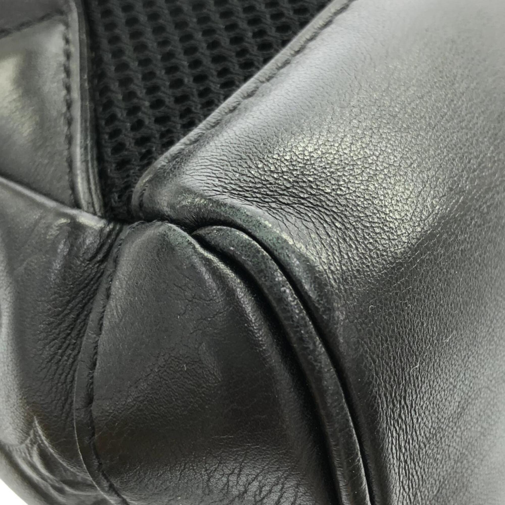 Louis Vuitton Black Leather Shoulder Bag (Pre-Owned)