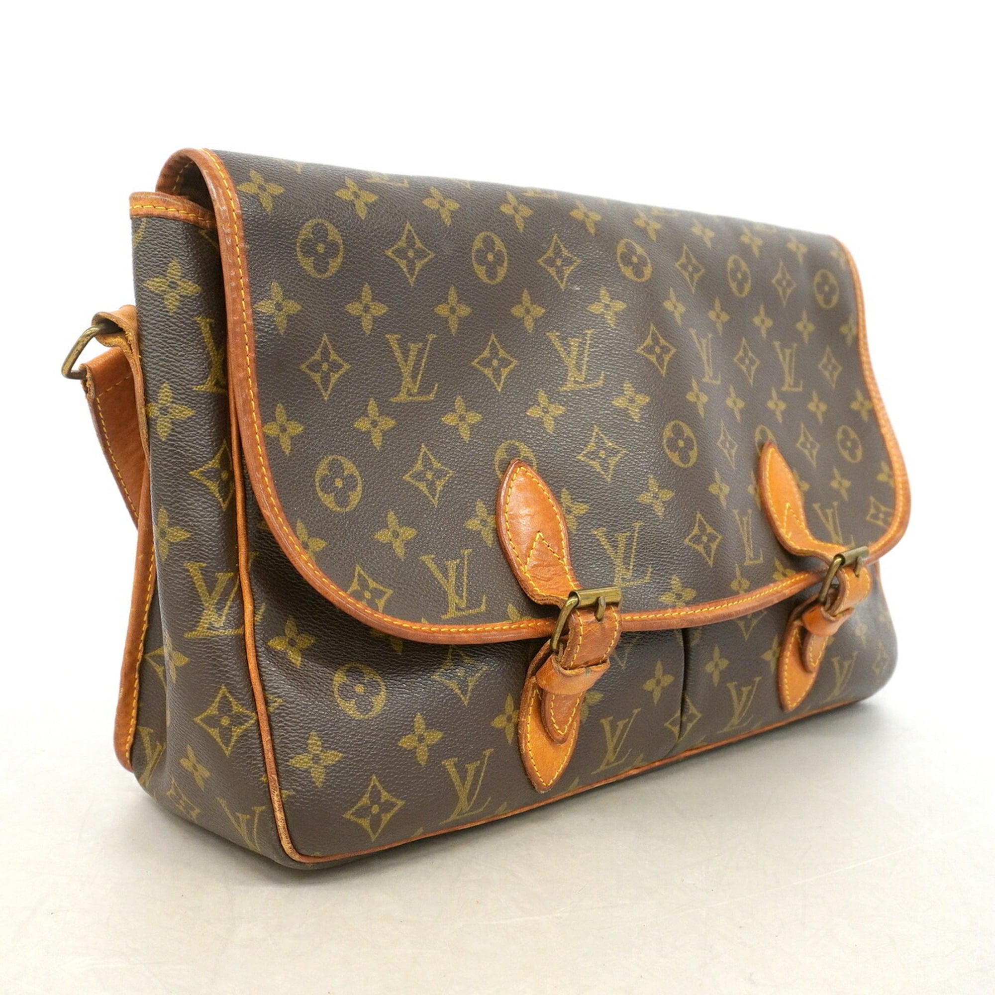 Louis Vuitton Brown Shoulder Bag (Pre-Owned)