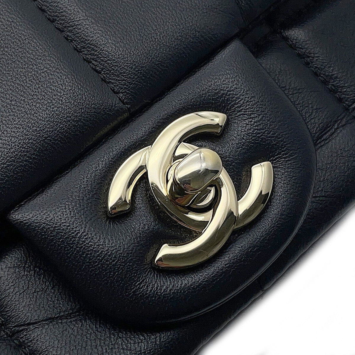 Chanel Chocolate Bar Black Leather Shoulder Bag (Pre-Owned)