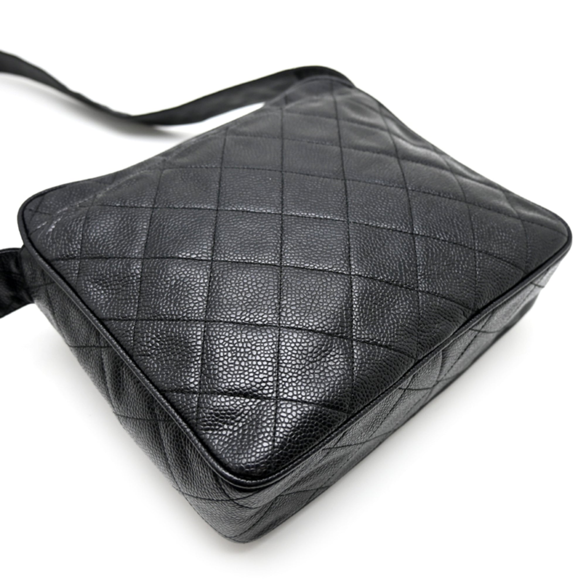 Chanel Black Grained Calfskin Shoulder Bag (Pre-Owned)