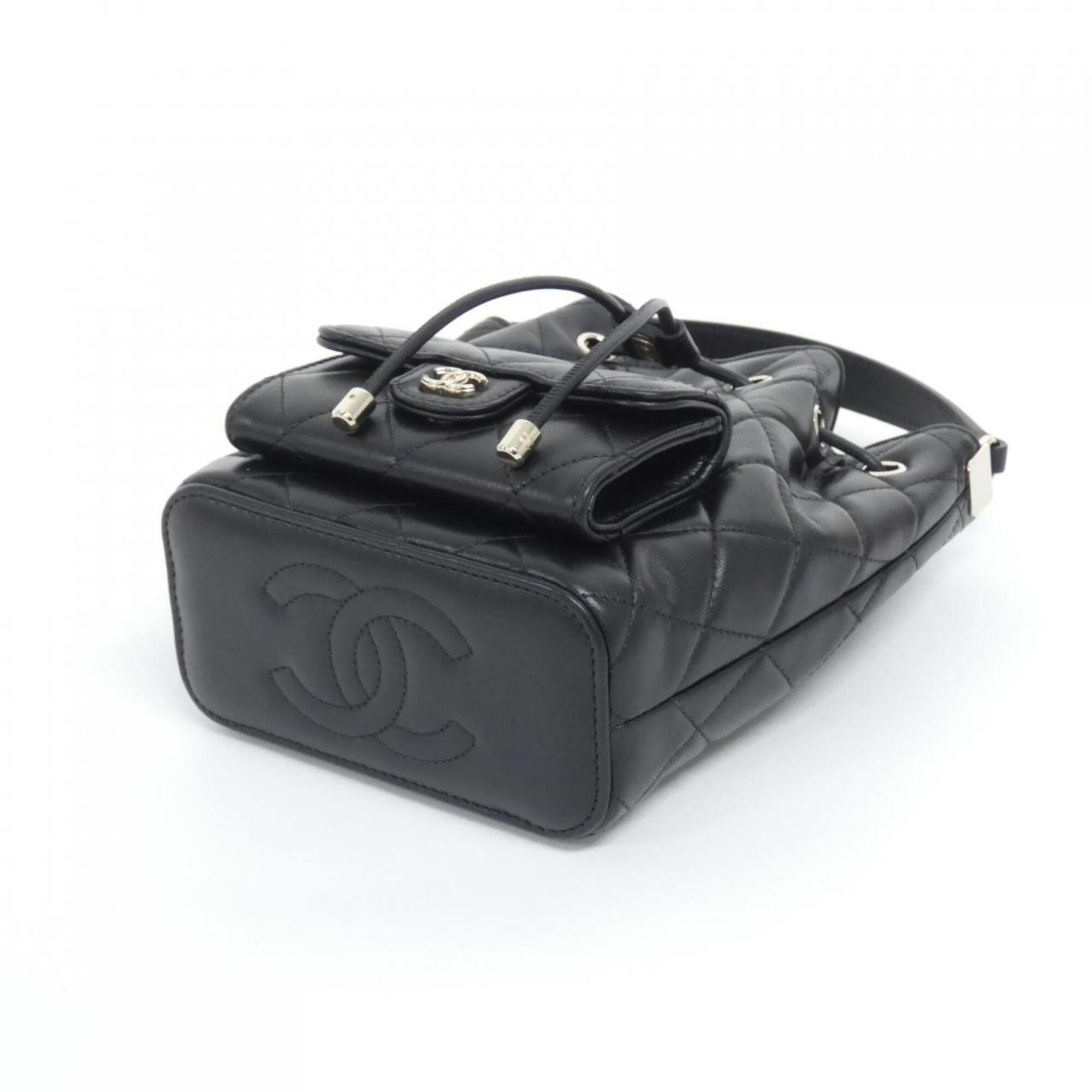 Chanel Black Leather Handbag (Pre-Owned)
