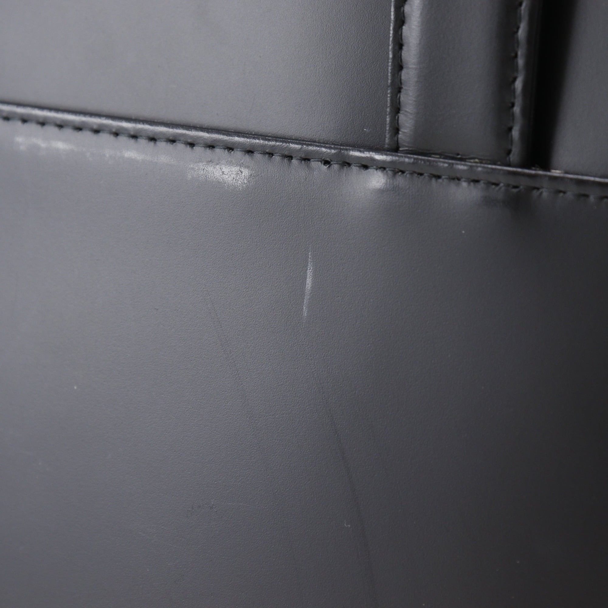 Burberry Black Leather Handbag (Pre-Owned)
