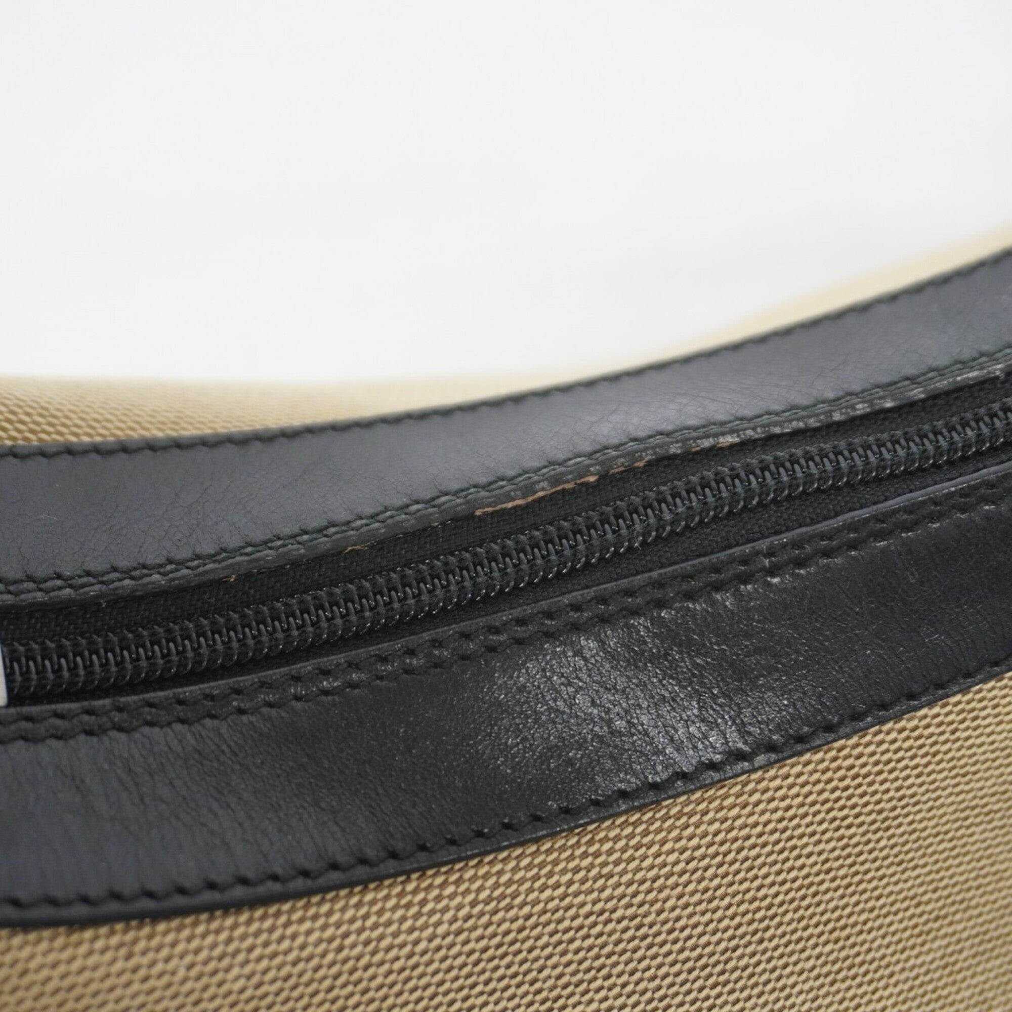 Gucci Black Canvas Handbag (Pre-Owned)