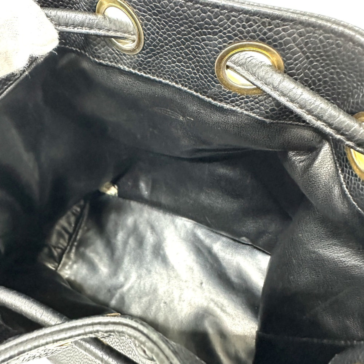 Chanel Black Leather Shoulder Bag (Pre-Owned)