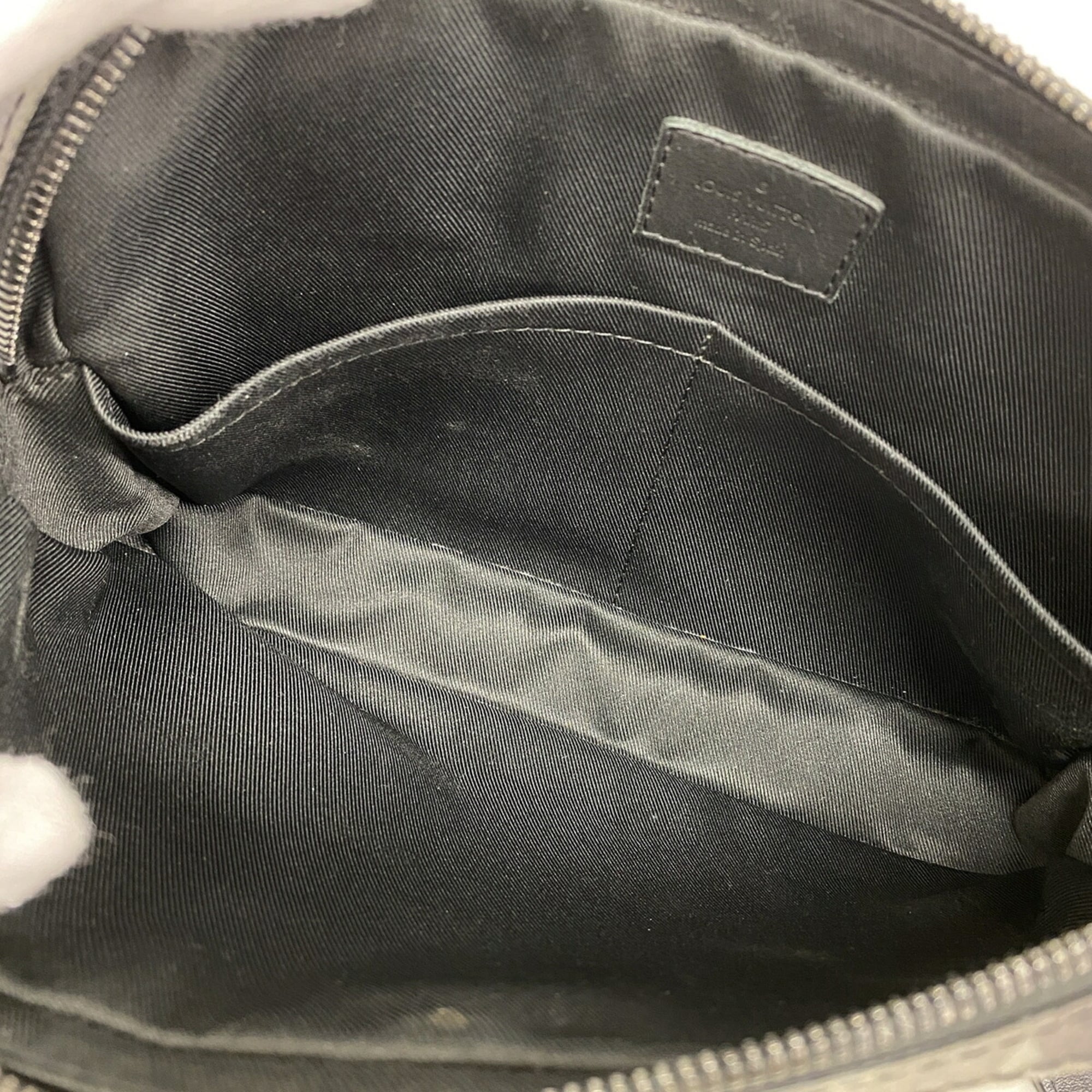 Louis Vuitton Black Shoulder Bag (Pre-Owned)