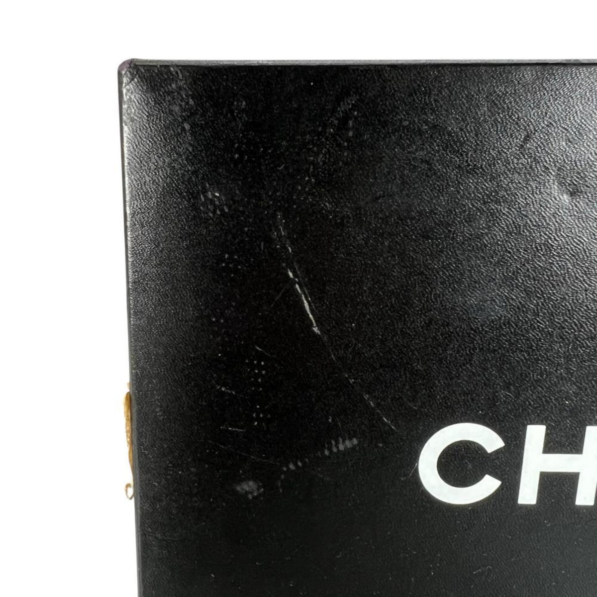Chanel White Grained Calfskin Shoulder Bag (Pre-Owned)