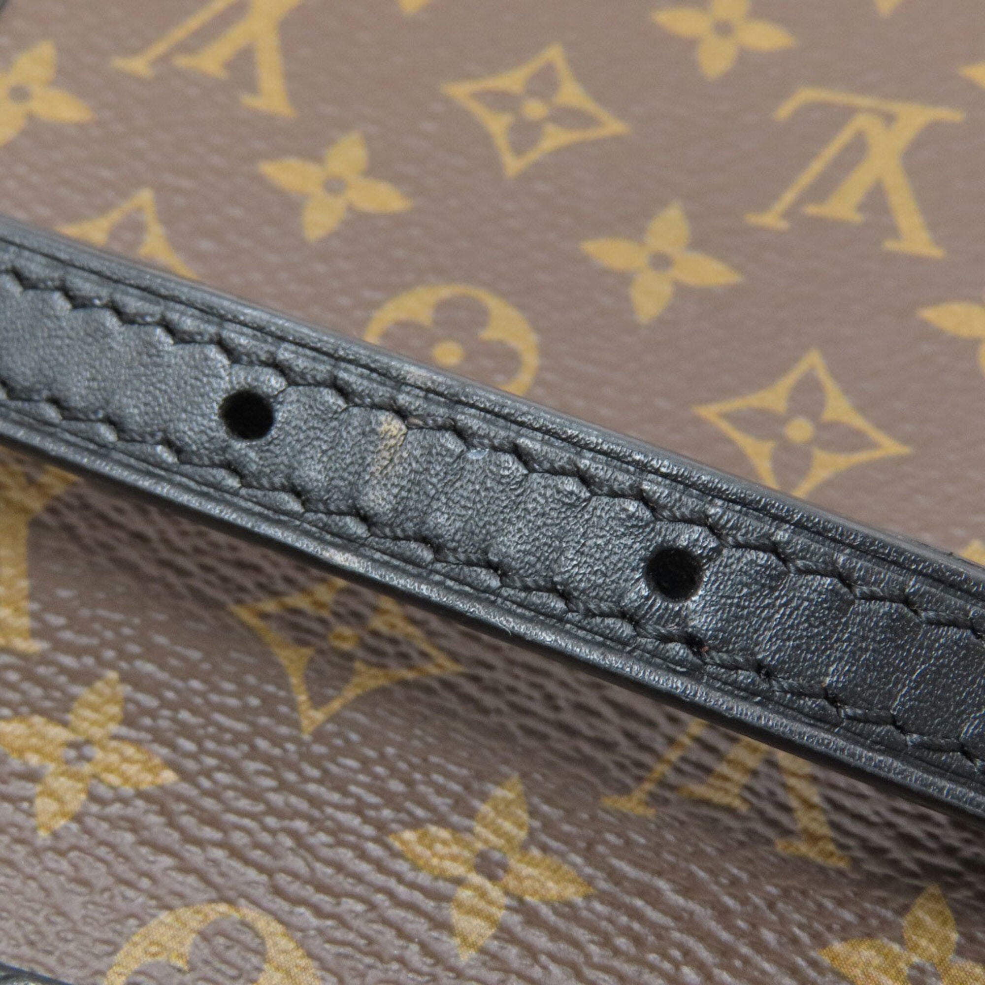 Louis Vuitton Monogram Monogram Canvas Pochette Shoulder Bag (Pre-Owned)