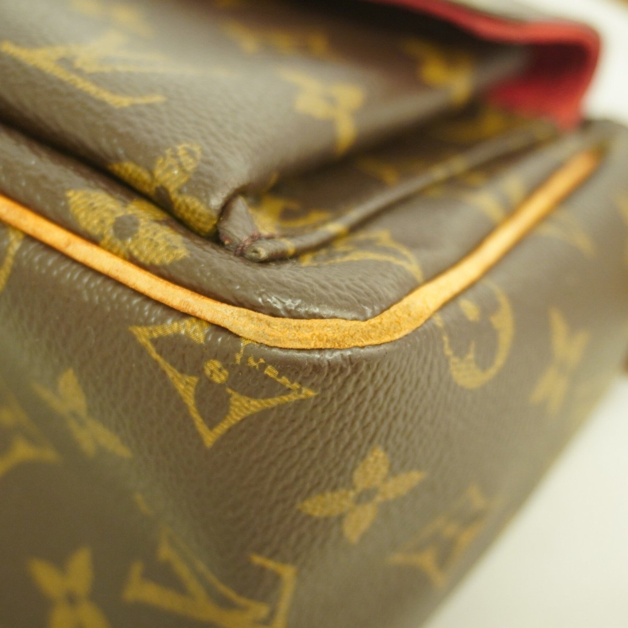 Louis Vuitton Brown Shoulder Bag (Pre-Owned)