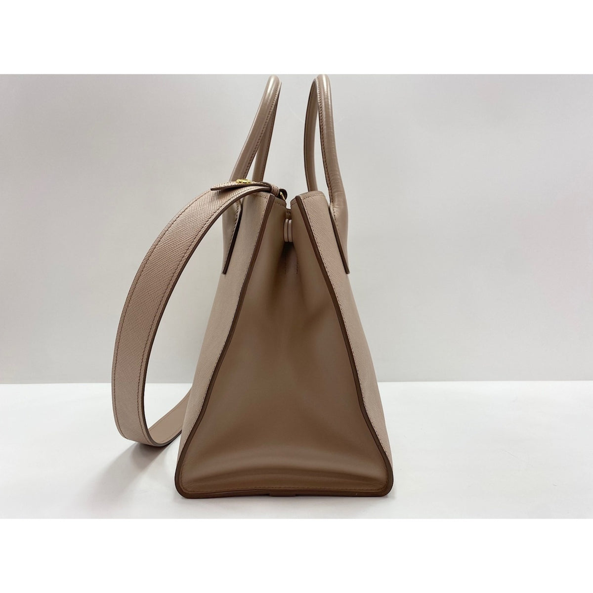 Prada Beige Handbag (Pre-Owned)