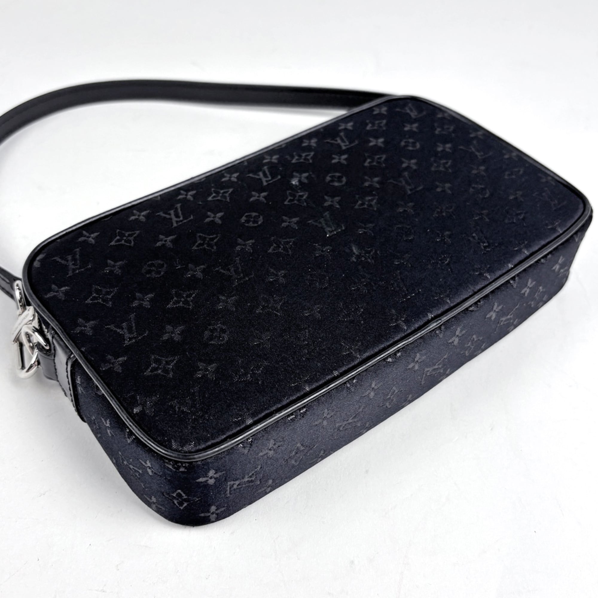 Louis Vuitton Black Monogram Monogram Satin Handbag Pochette (Pre-Owned)