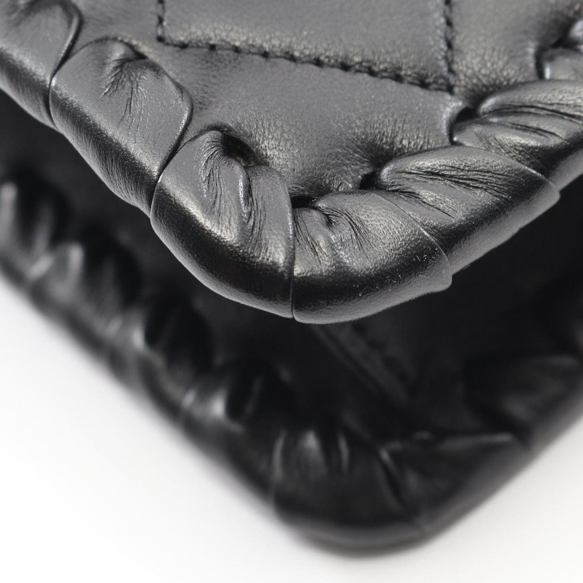 Chanel Black Leather Shoulder Bag (Pre-Owned)