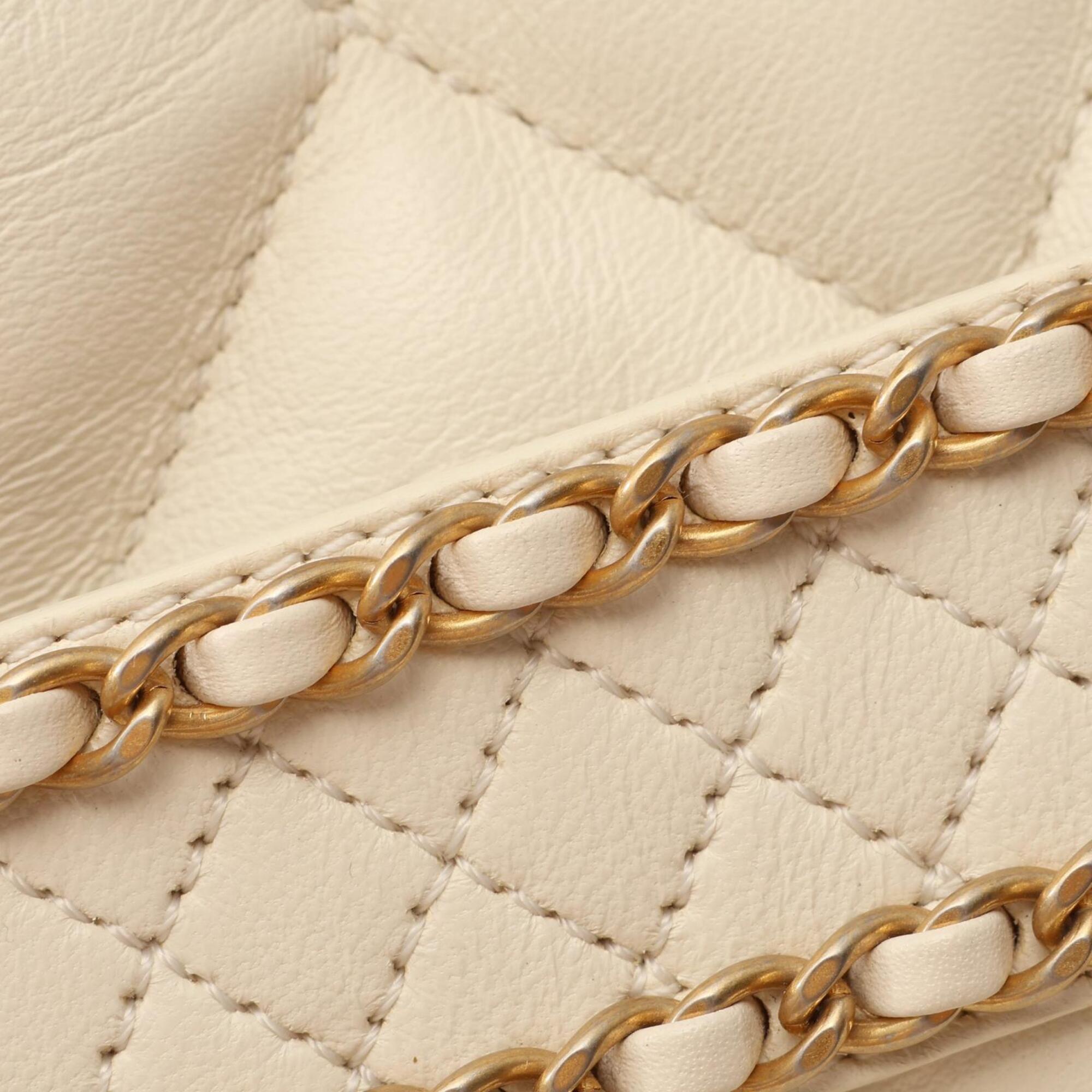 Chanel White Leather Handbag Shoulder Bag (Pre-Owned)