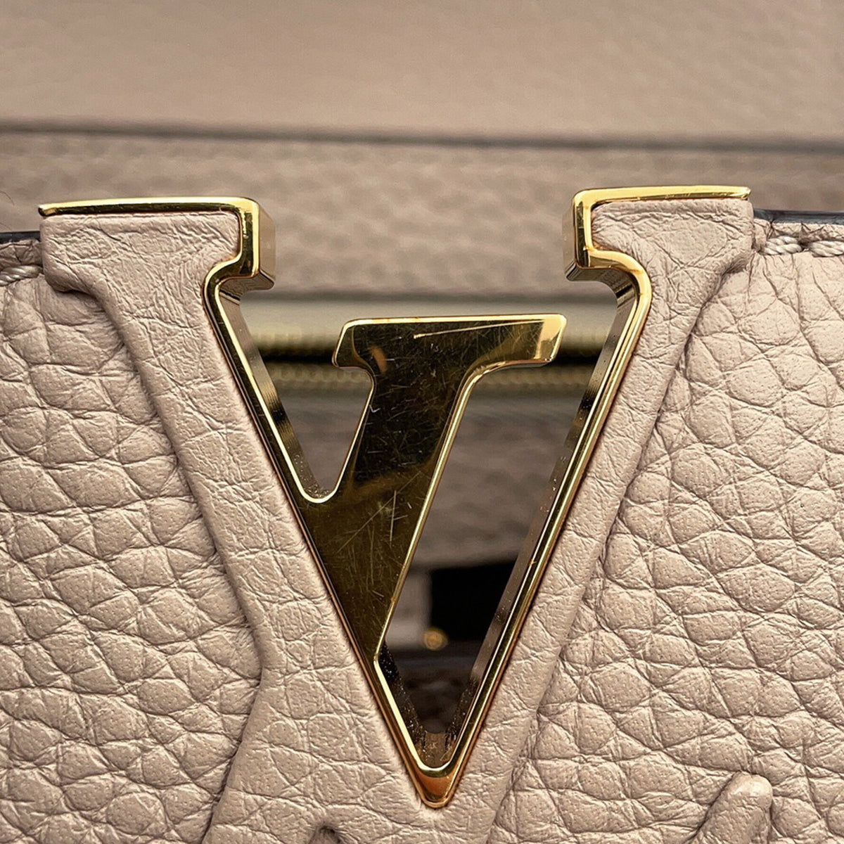 Louis Vuitton Beige Leather Handbag Shoulder Bag (Pre-Owned)