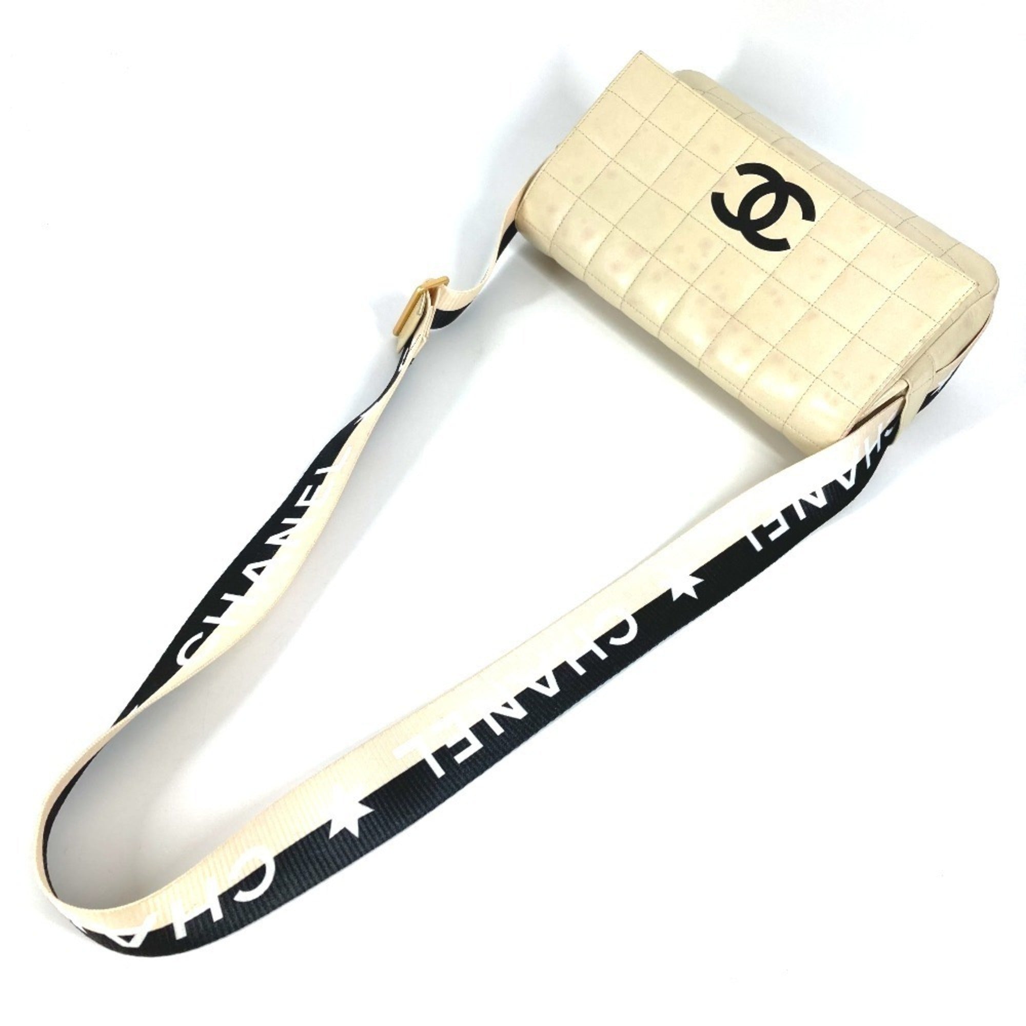Chanel Chocolate Bar Black White Leather Pochette Shoulder Bag (Pre-Owned)