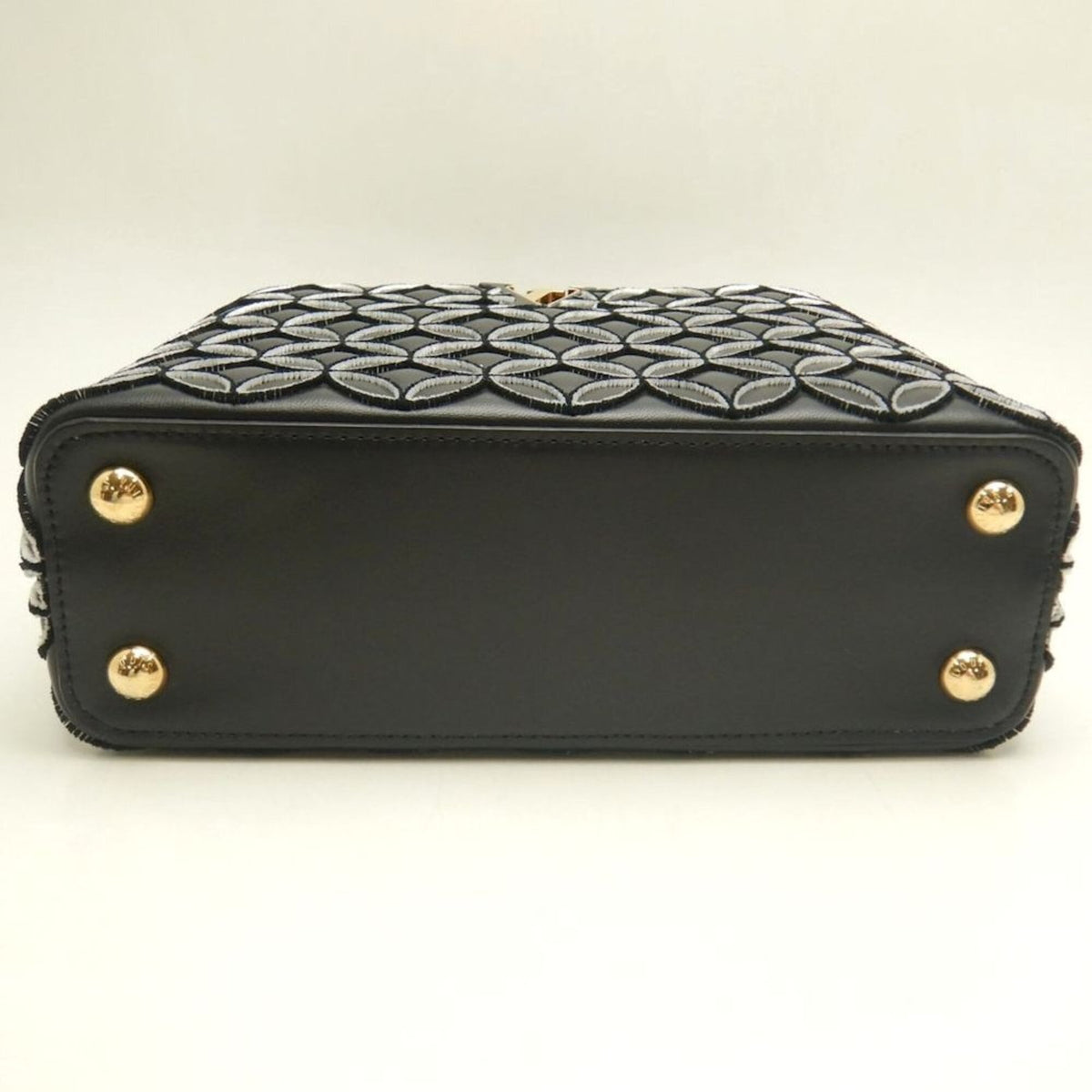 Louis Vuitton Noir Leather Handbag (Pre-Owned)