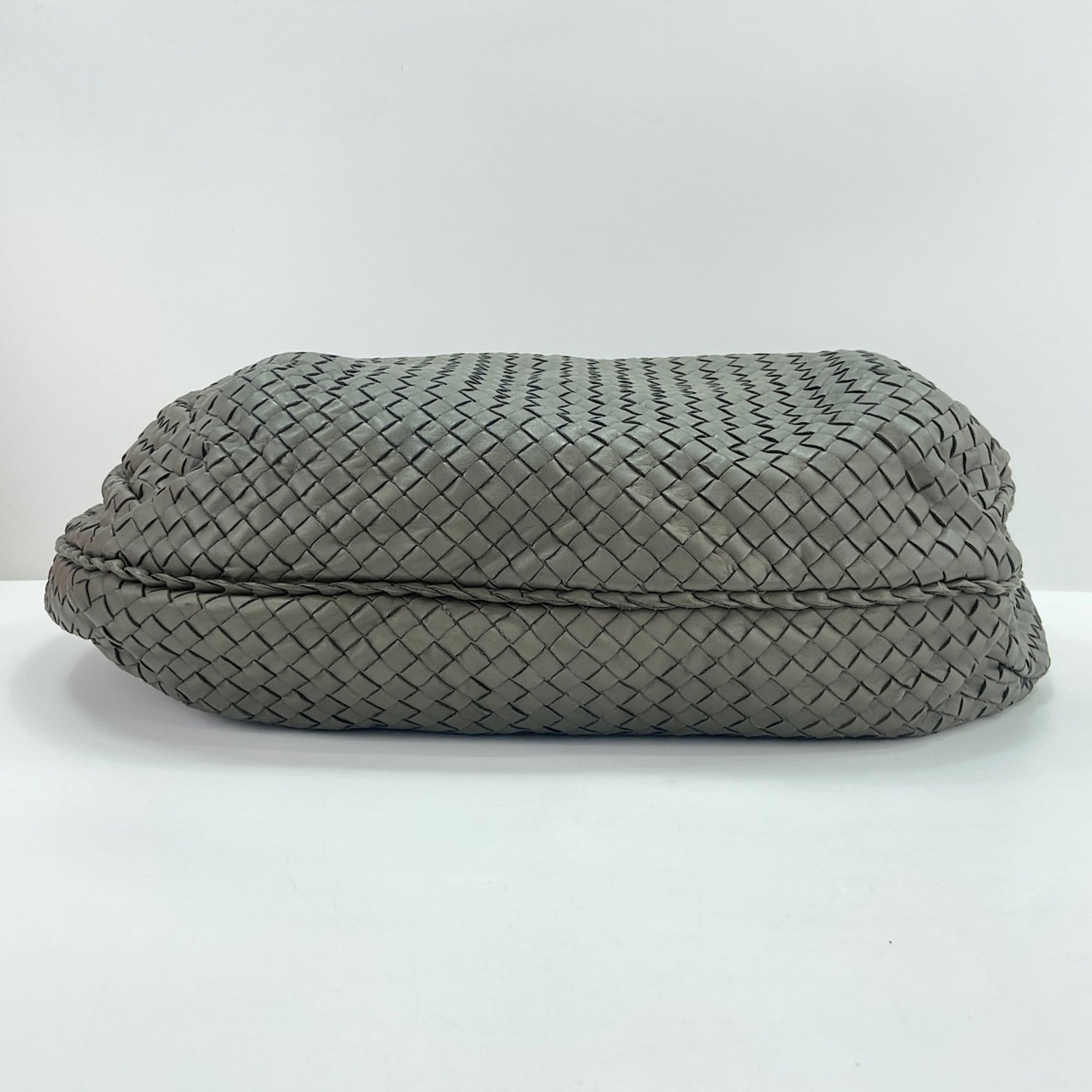 Bottega Veneta Gray Shoulder Bag (Pre-Owned)