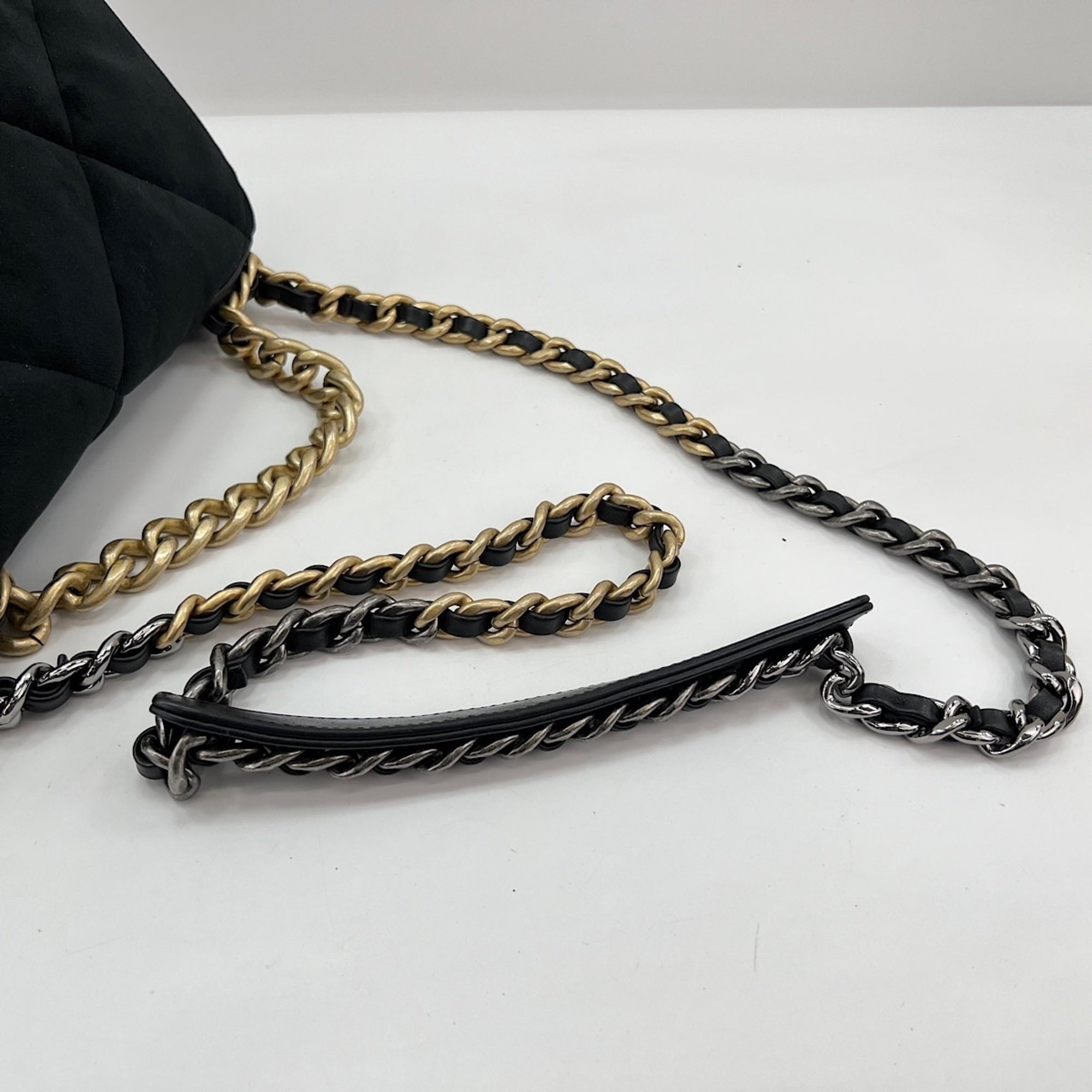 Chanel Matelasse Black Velvet Shoulder Bag (Pre-Owned)